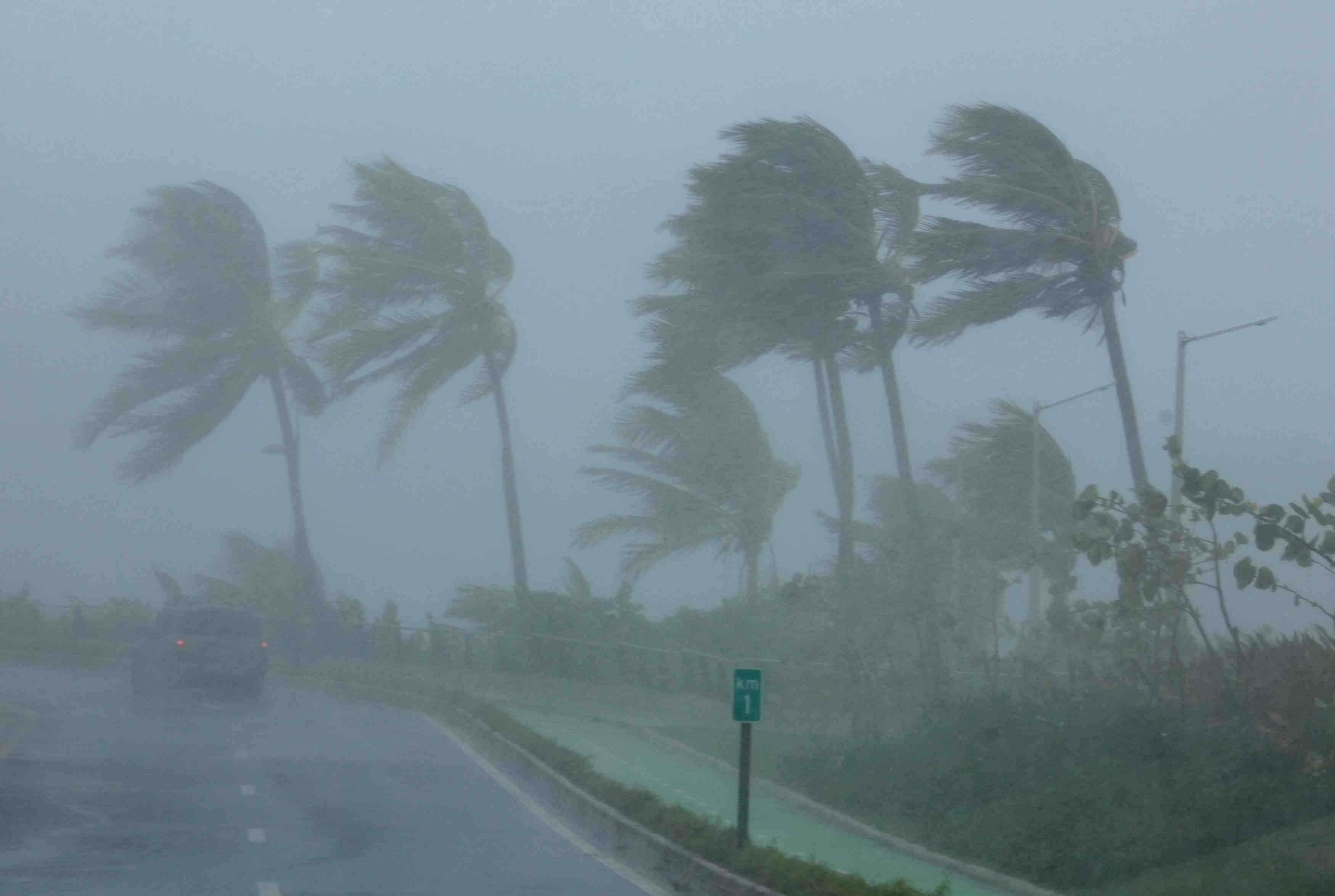 Irma: deux morts et deux blesses graves, dit girardin