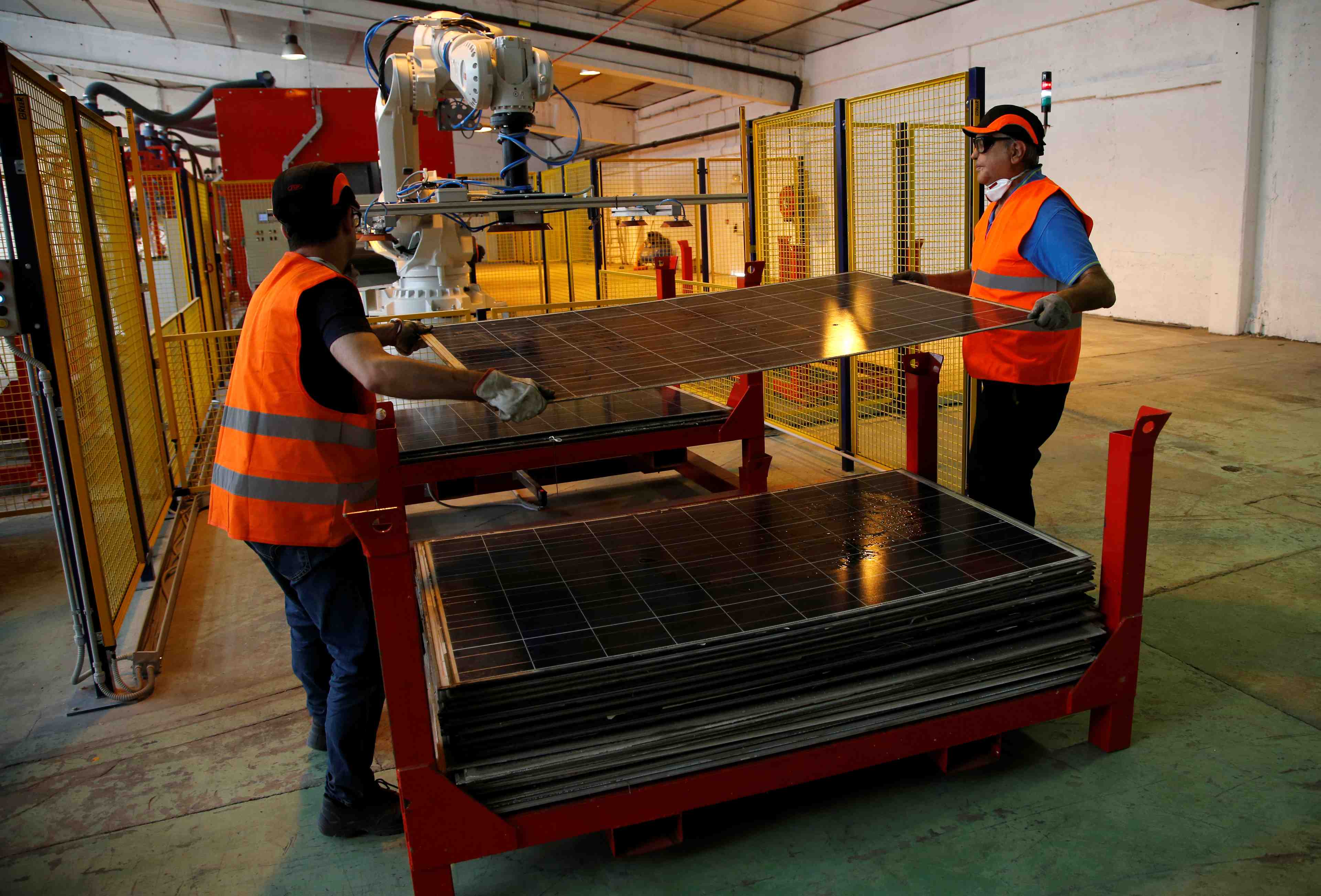 La croissance du secteur manufacturier freine en septembre en france
