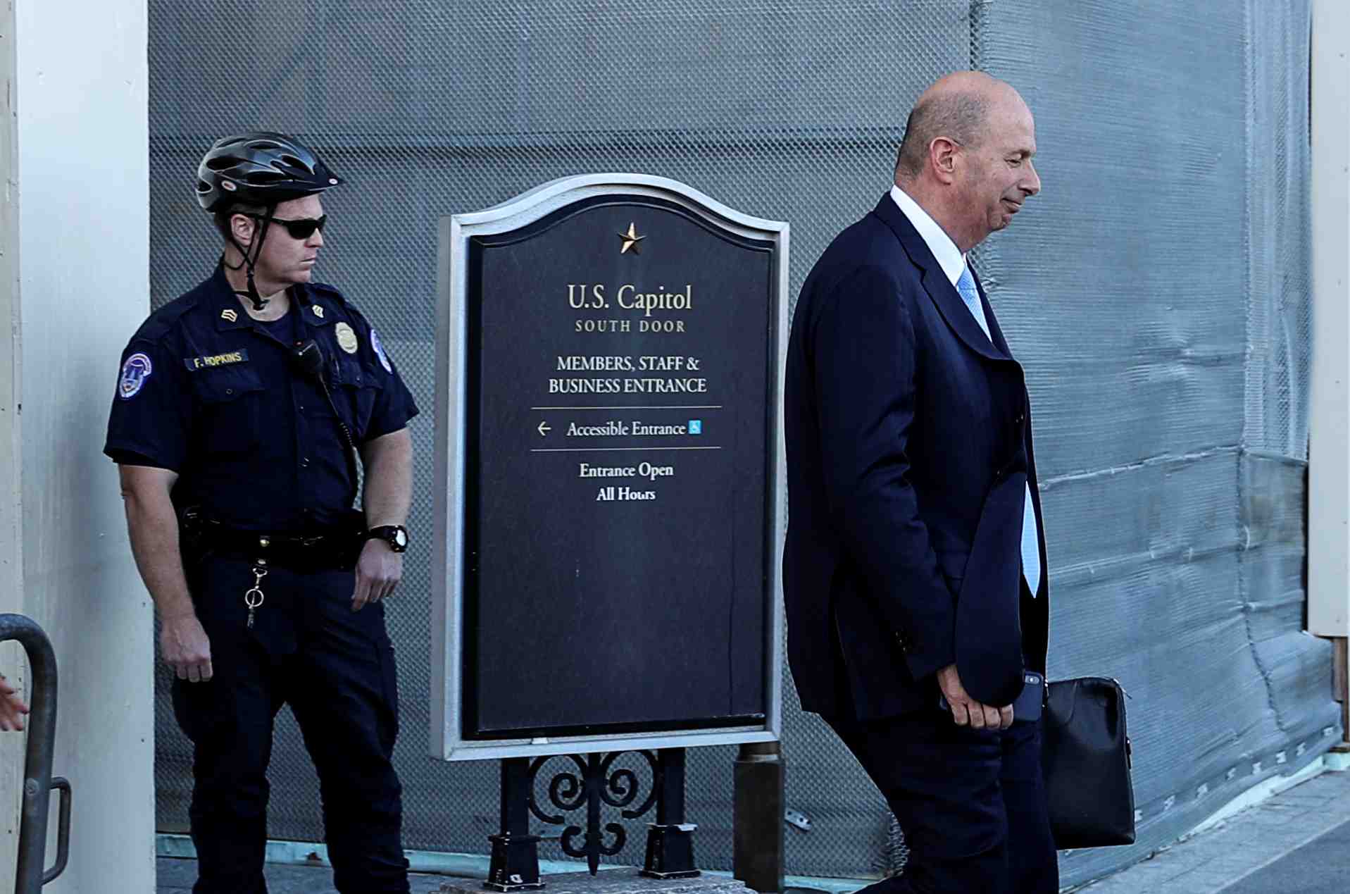 Usa: un diplomate admet un lien entre aide a kiev et enquete sur biden