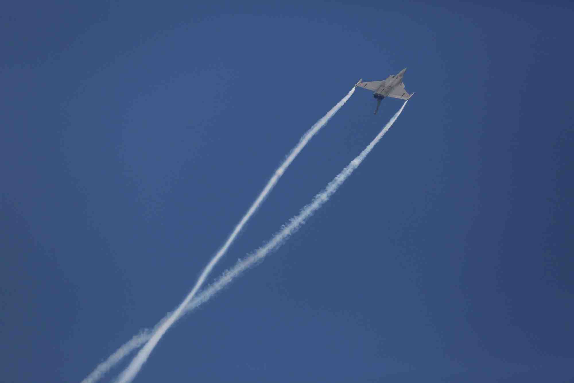 La france espere conclure la vente de rafale au quatar en decembre