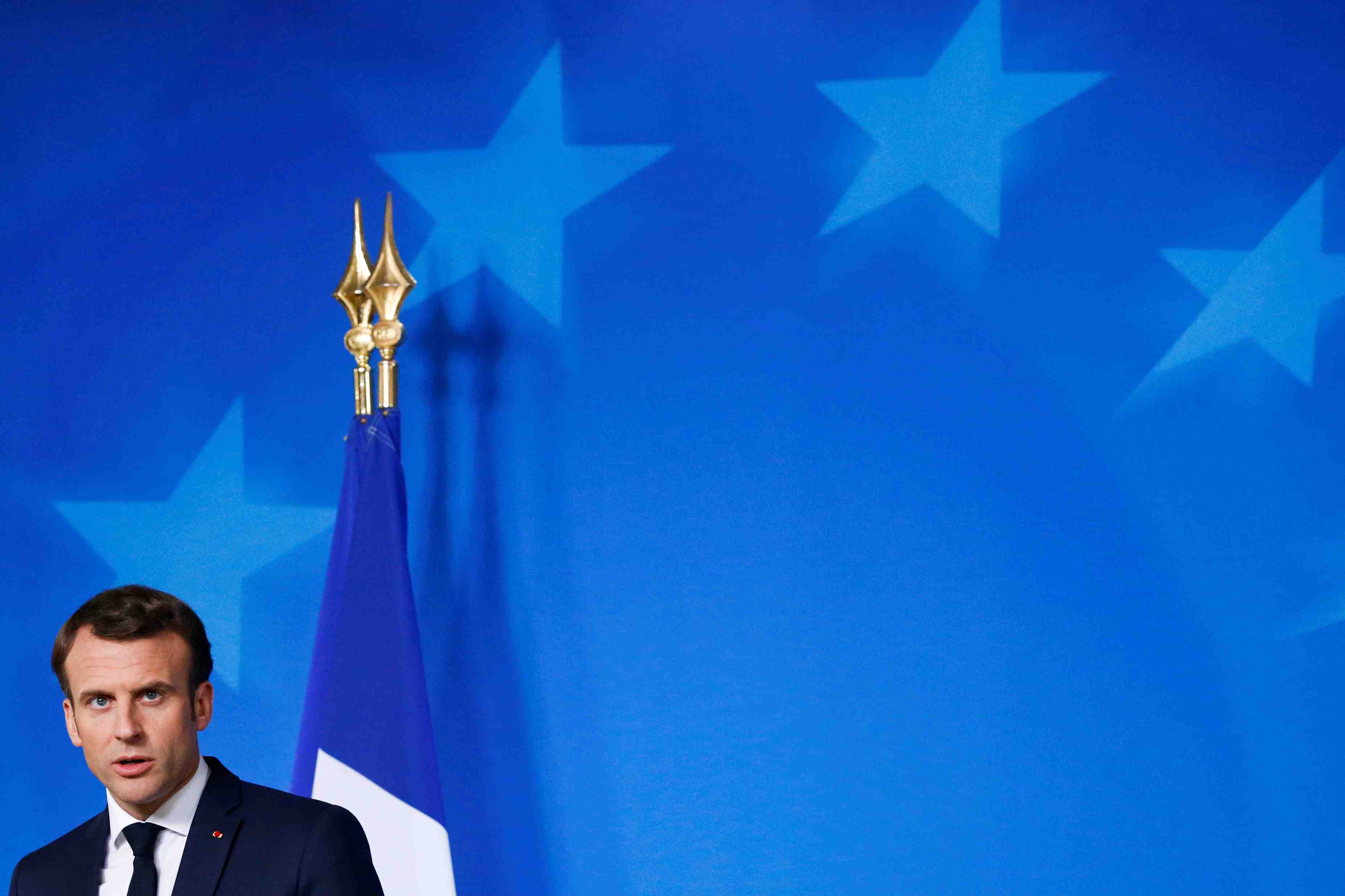 Cote de popularite de macron legerement en hausse