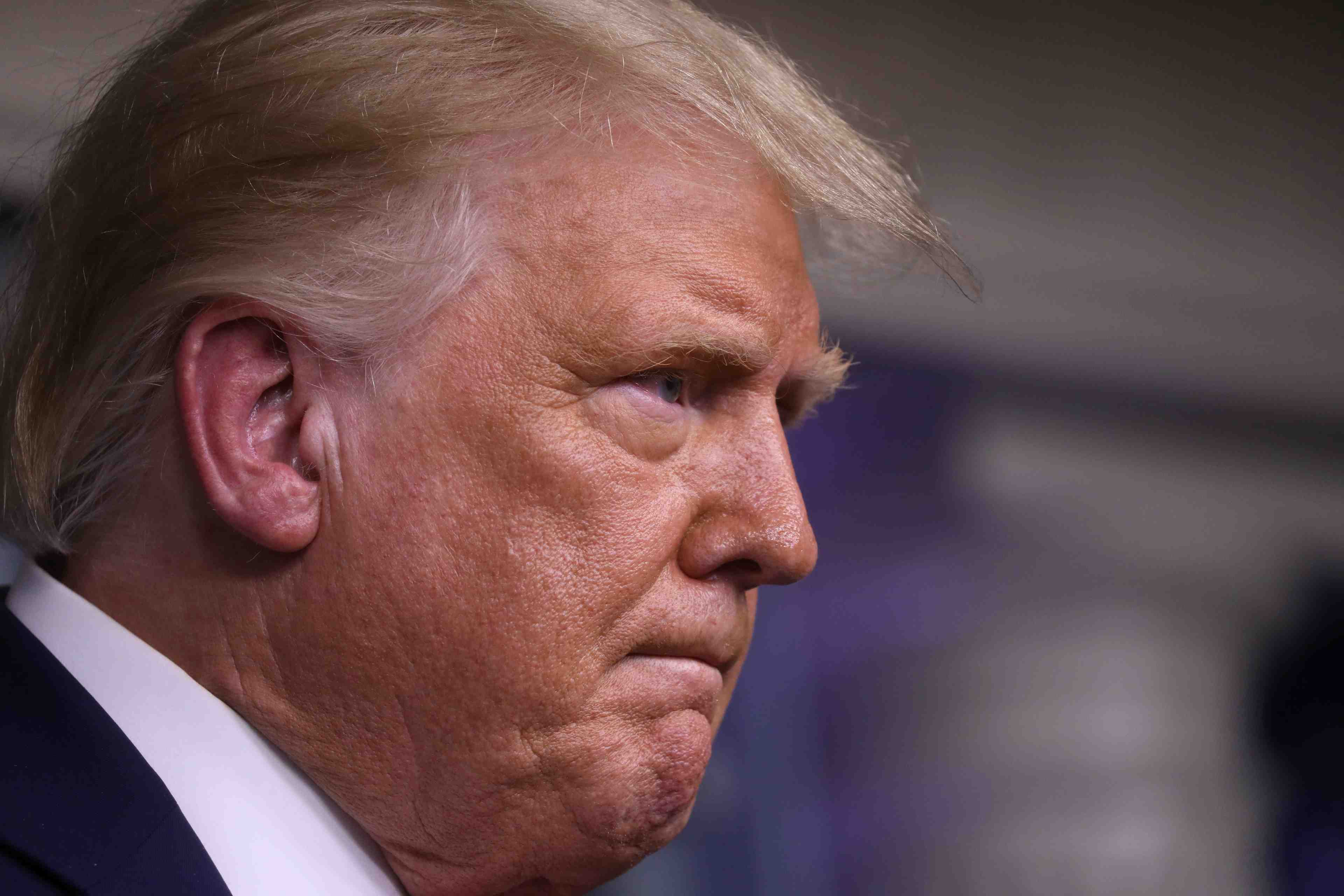 Usa: employe de la maison blanche positif au coronavirus, dit trump