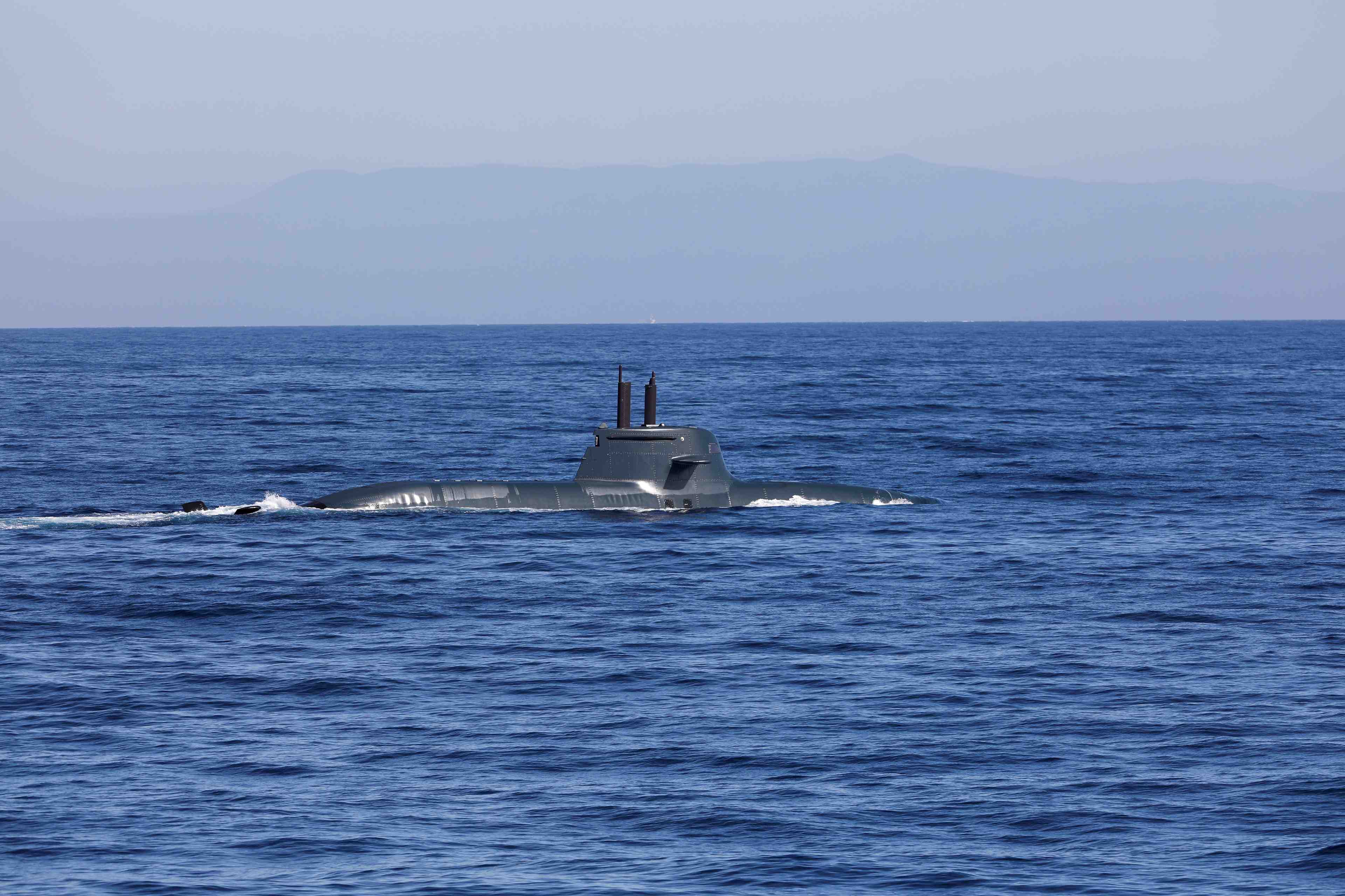 Indonesie: un sous-marin avec 53 personnes a bord disparait au large de bali