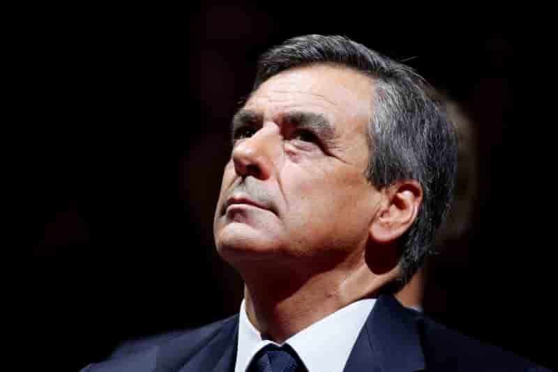 Fillon critique le referendum demande par sarkozy