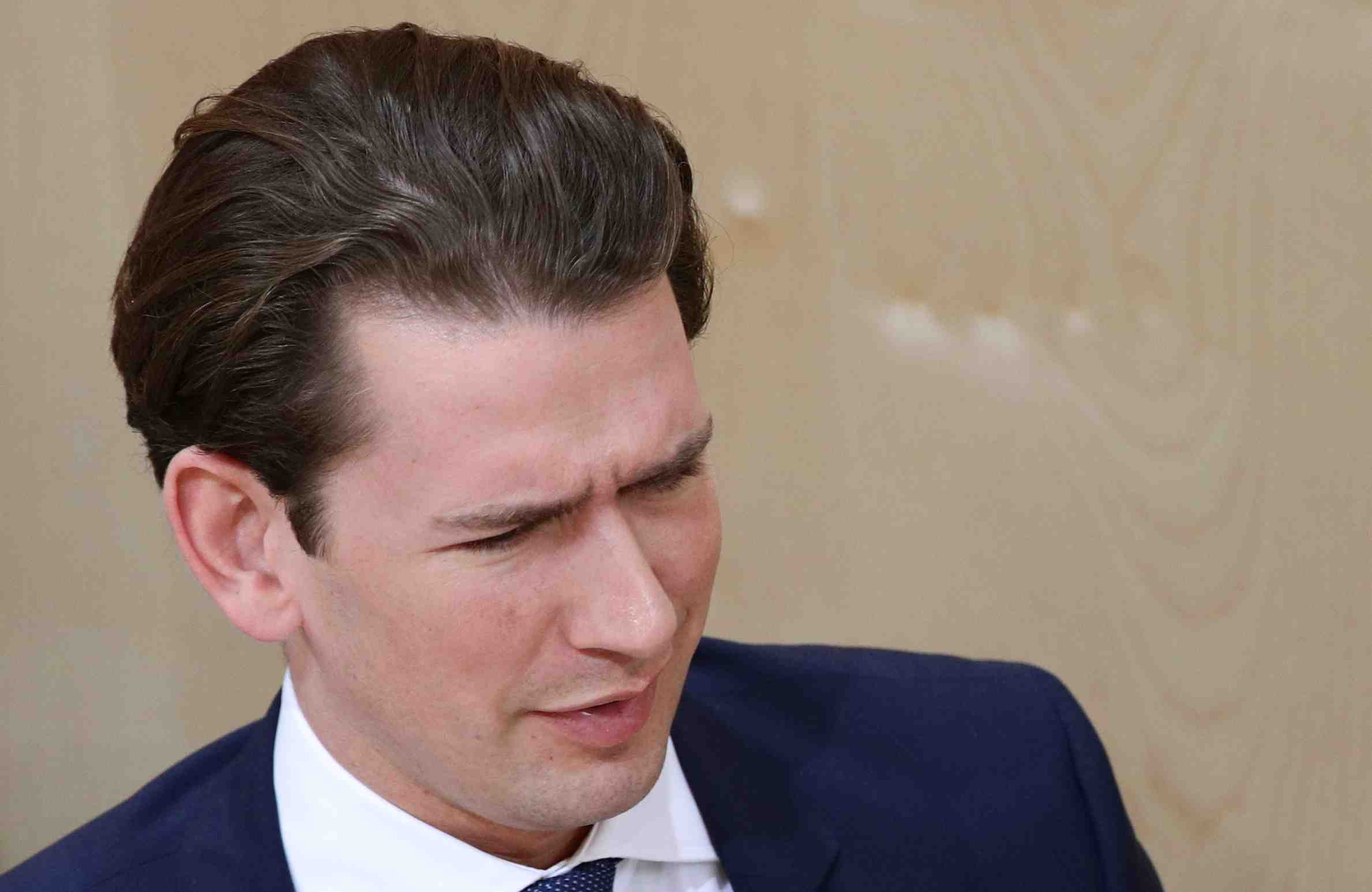 Autriche: kurz, demis de ses fonctions, prepare son retour