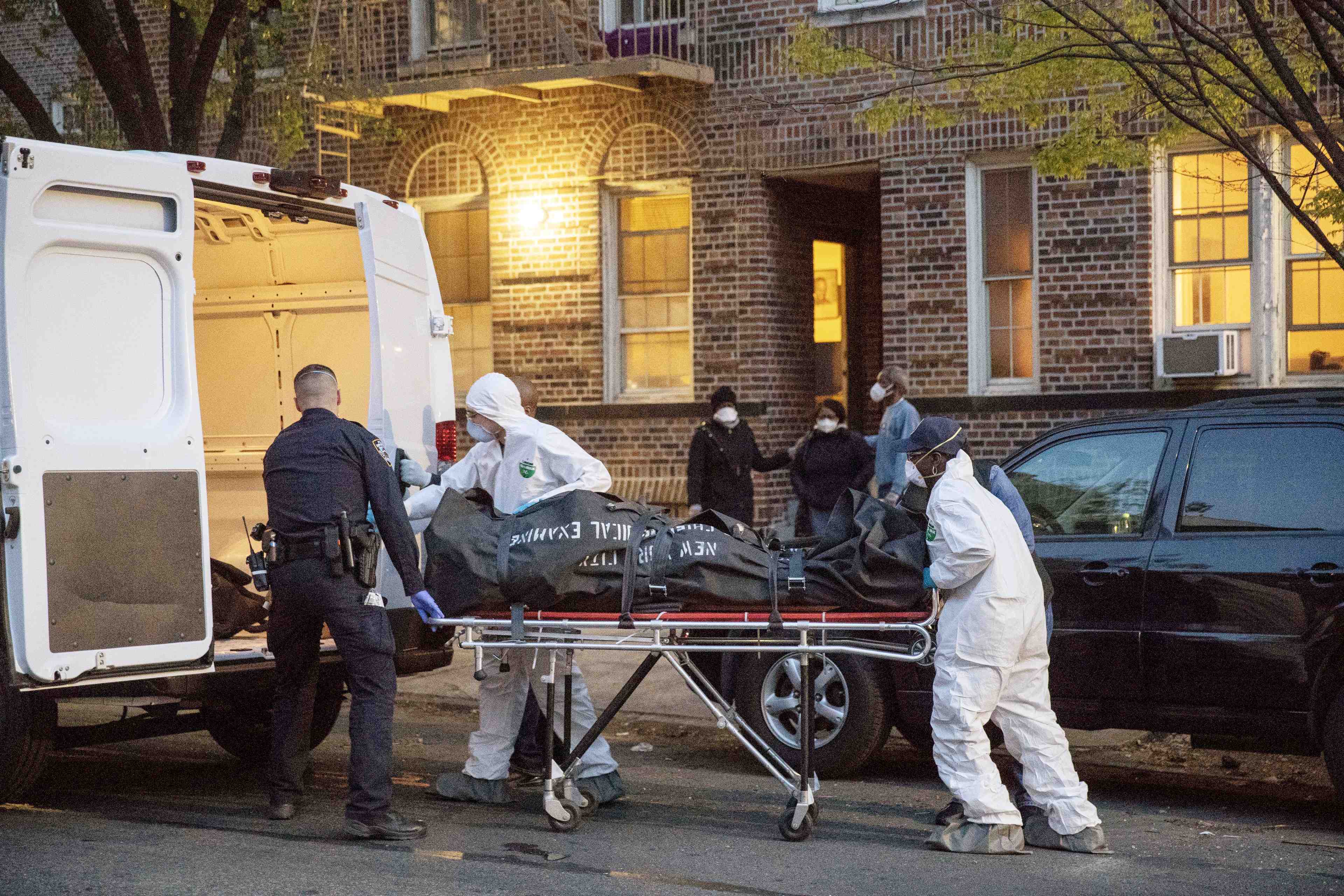 Coronavirus: plus de 42.000 morts aux etats-unis, selon le decompte de reuters