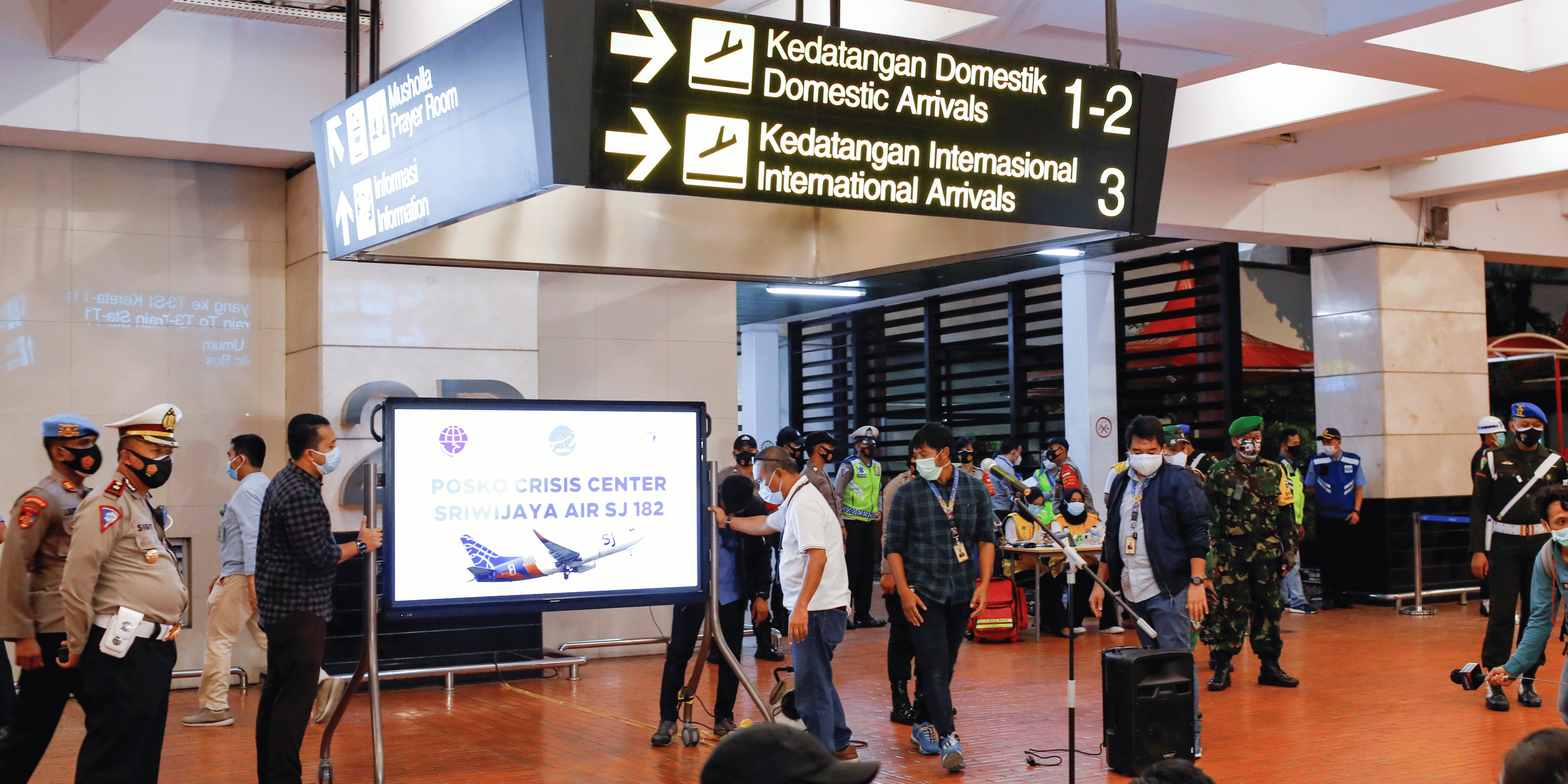 Vol sj182: le boeing 737-500 localise par la marine indonesienne