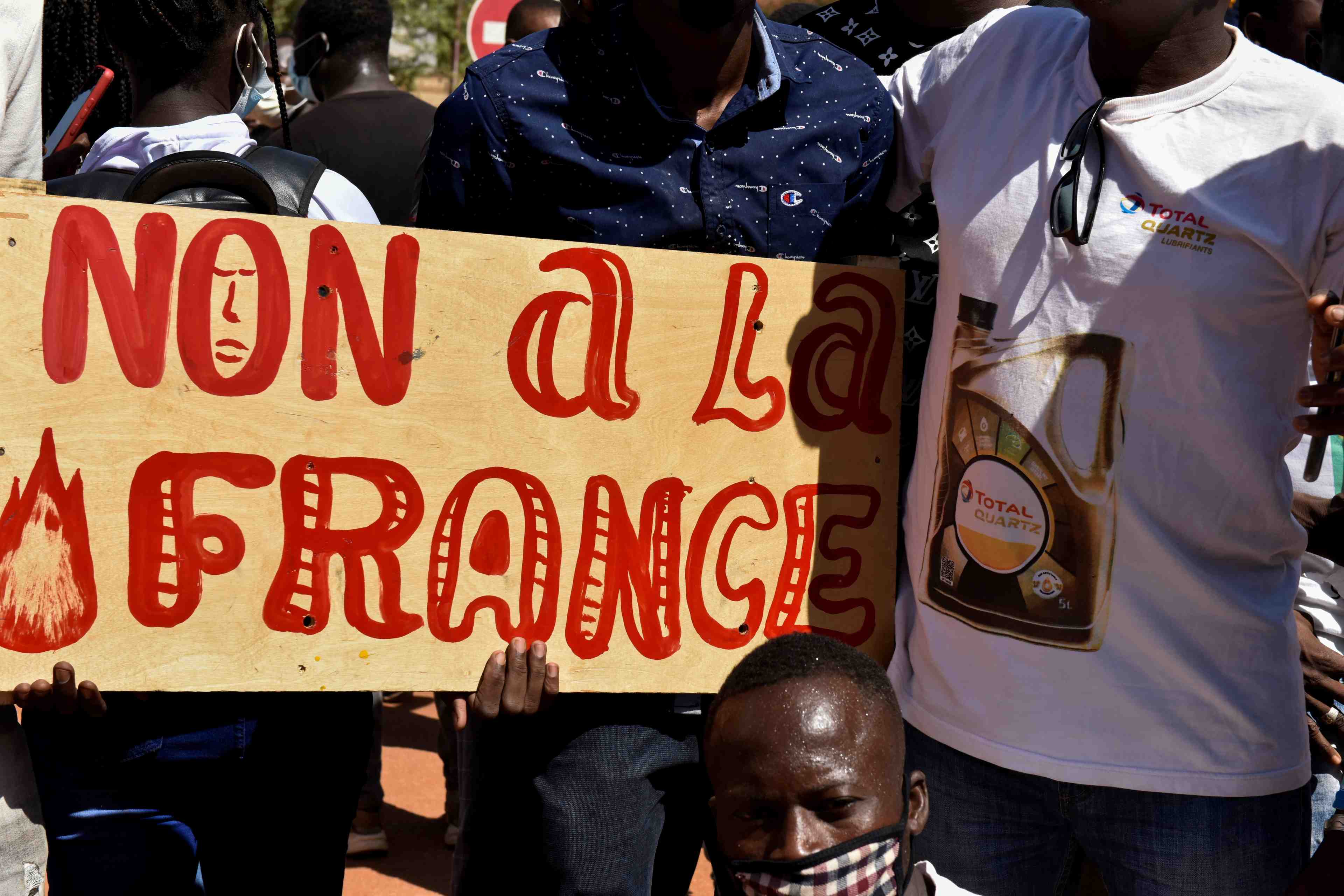 Un convoi militaire francais bloque au burkina faso