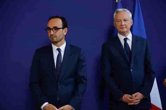 Le ministre délégué chargé des Comptes publics, Thomas Cazenave (à gauche), aux côtés du ministre de l'Economie et des Finances, Bruno Le Maire (à droite). (photo d'illustration)
