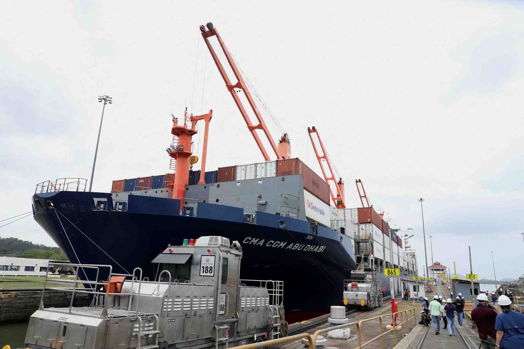 Un porte-conteneurs cma cgm