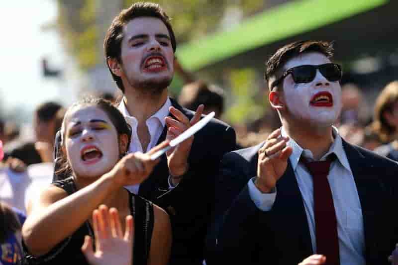 Les etudiants manifestent contre la reforme de l'enseignement