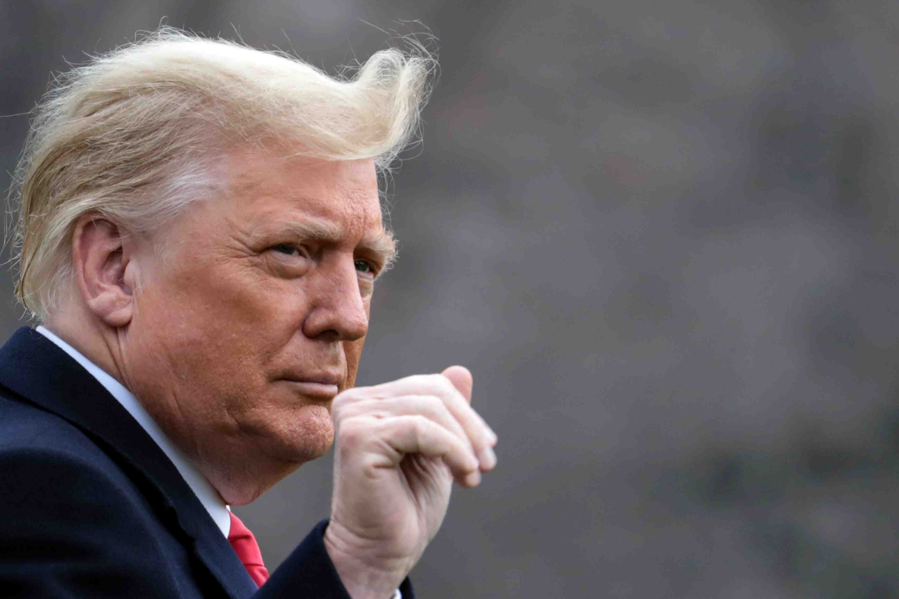 Donald trump menace de ne pas ratifier le plan de relance adopte par le congres