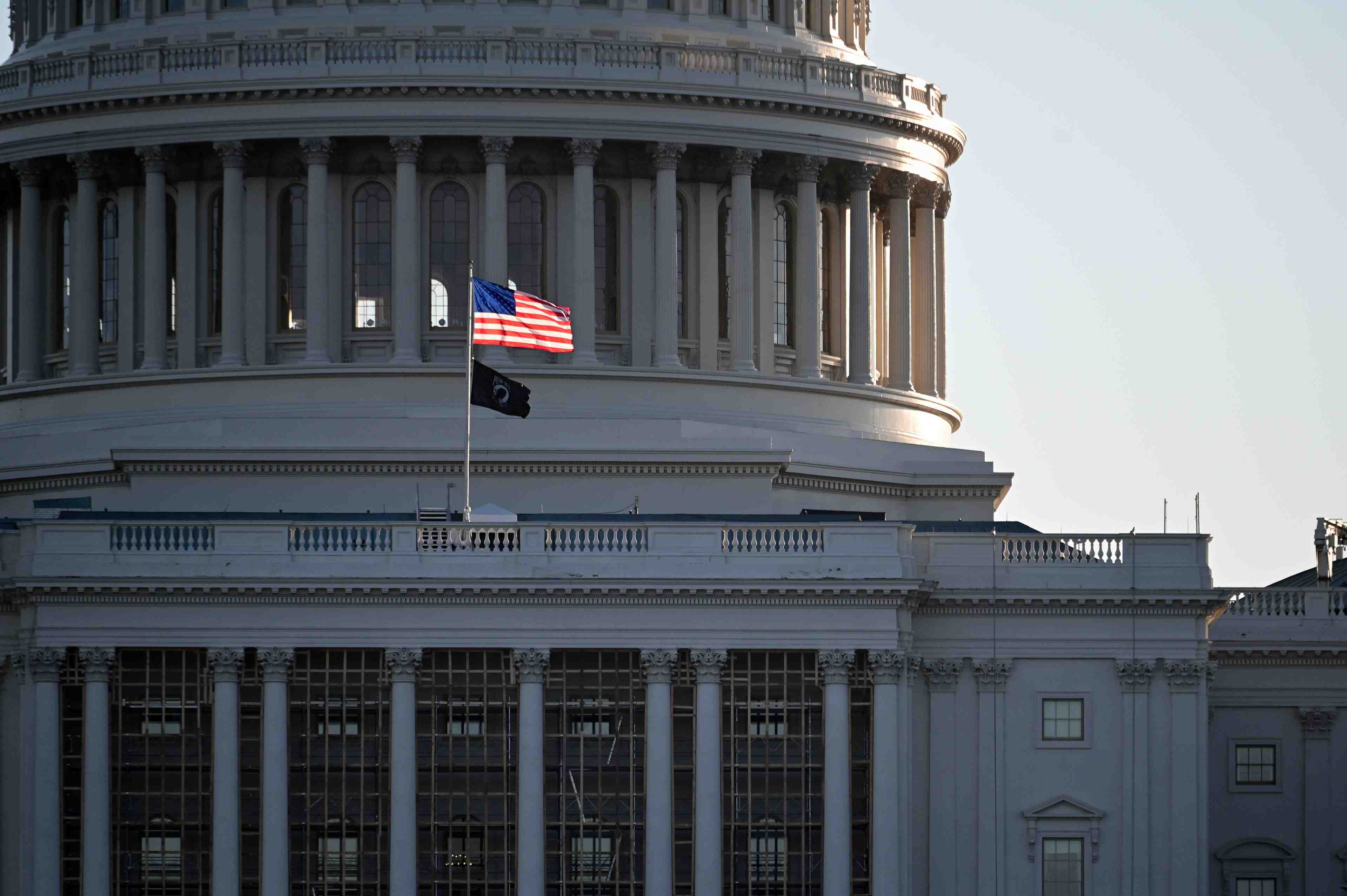Washington suspend les represailles douanieres prises a l'encontre de paris
