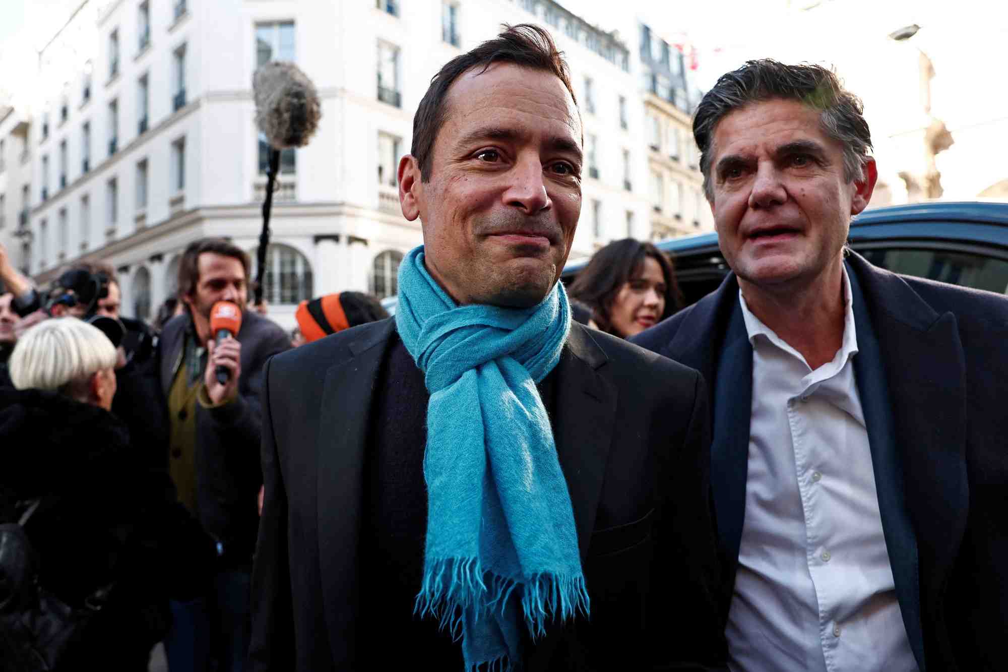 L'ecrivain francais jean-baptiste andrea arrive au restaurant drouant apres avoir recu le prix goncourt