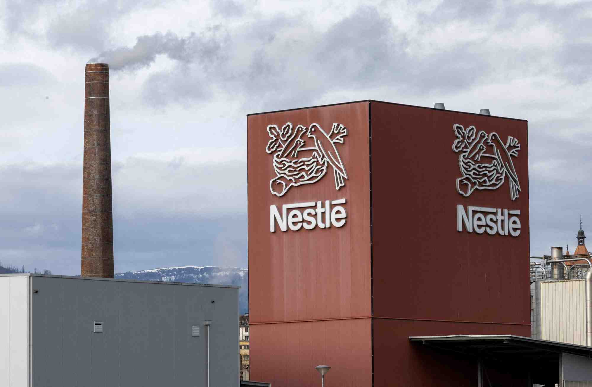 Un logo du geant de l'alimentation nestle