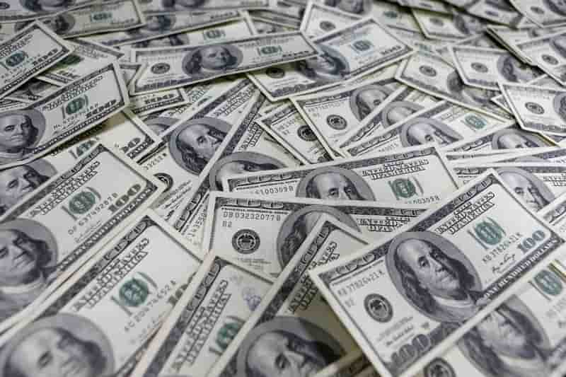 La croissance américaine au 4e trimestre révisée à la hausse
