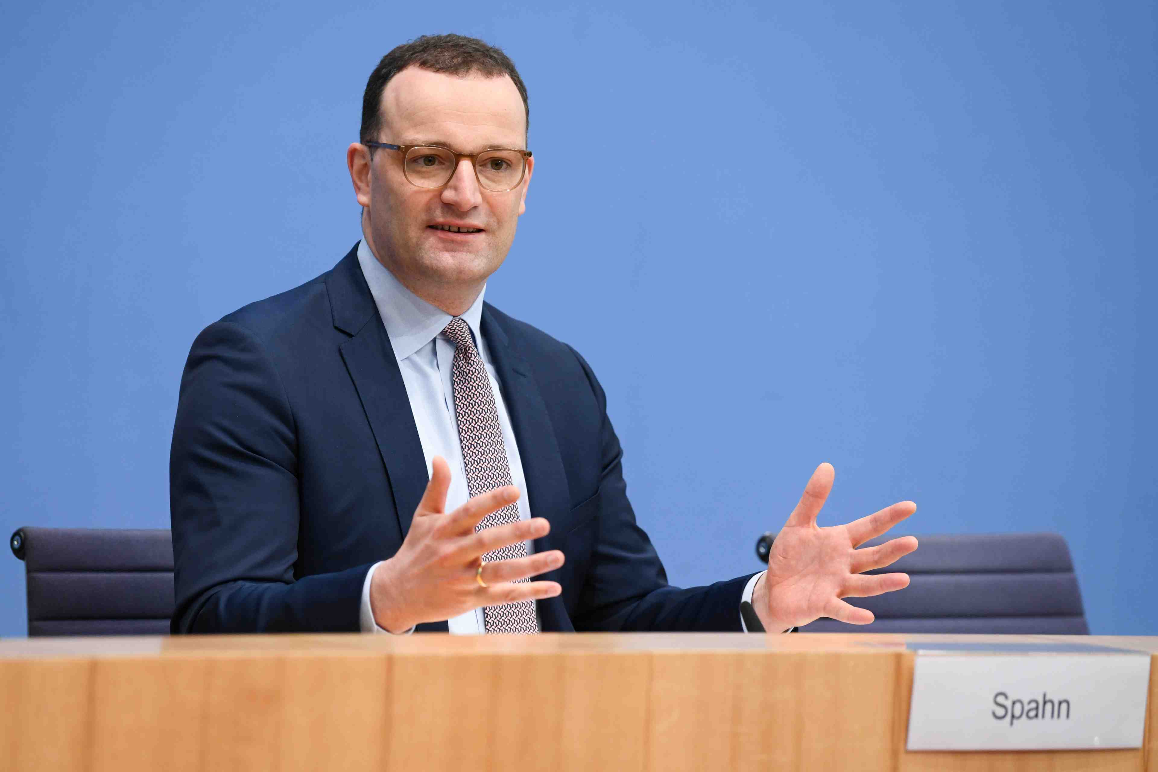 Allemagne: la troisieme vague epidemique "semble etre brisee", dit le ministre de la sante