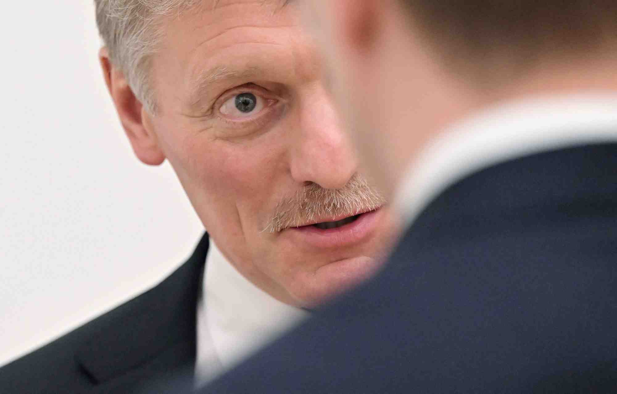 Dmitri peskov, porte-parole du kremlin lors d'une conference a moscou