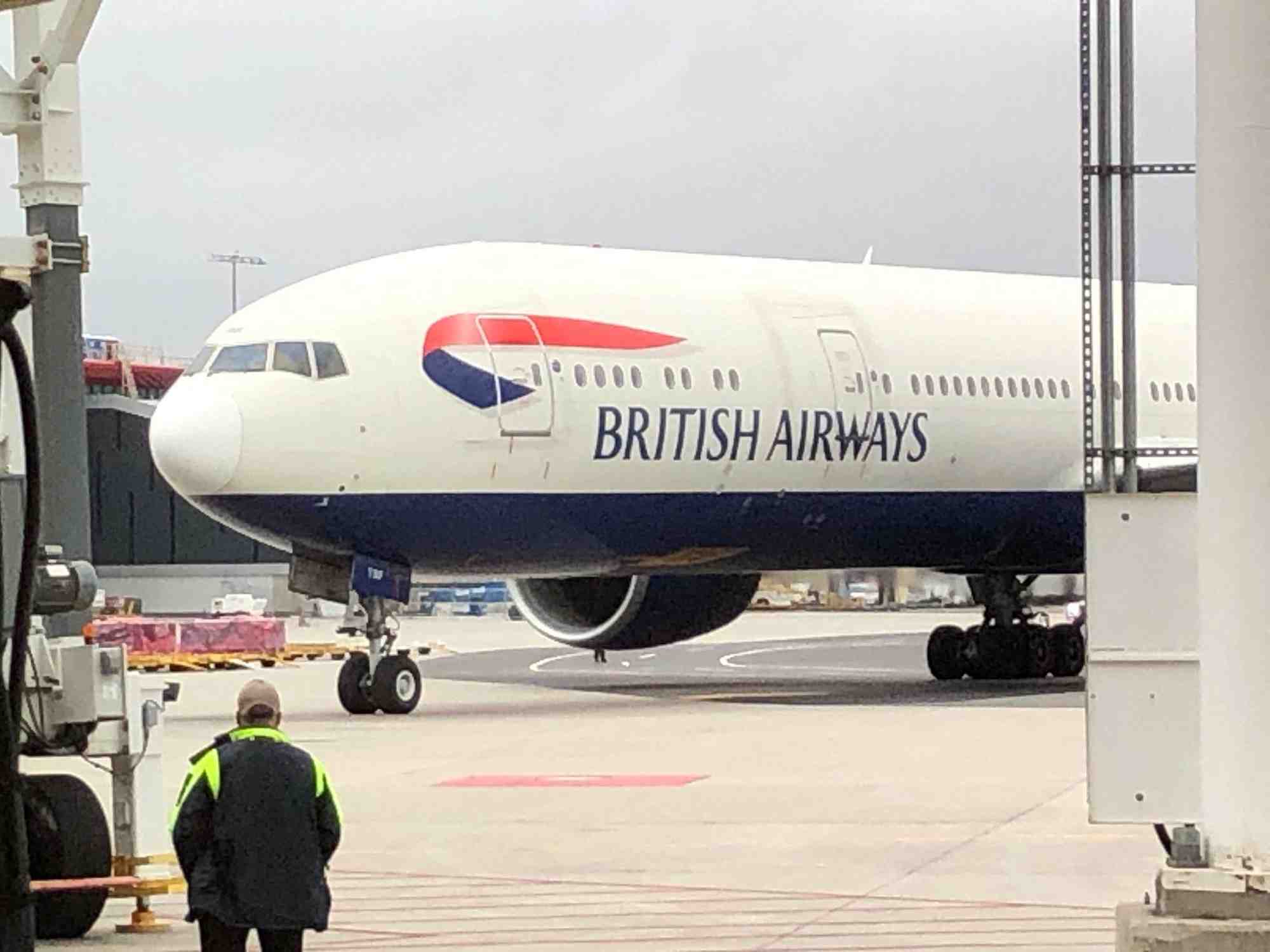 Un avion british airways a l'aeroport de boston