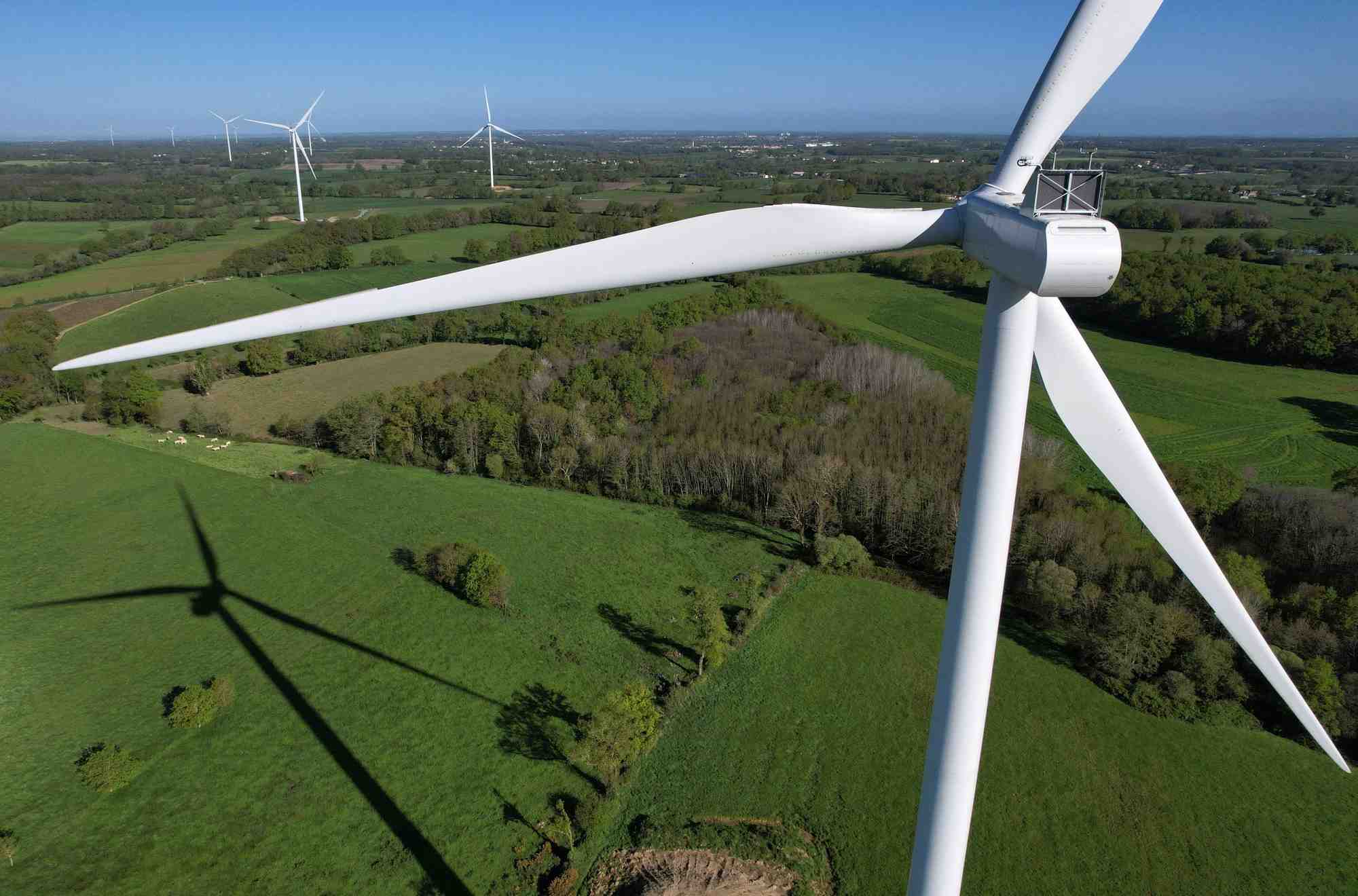 Une vue aerienne du parc eolien de la regrippiere