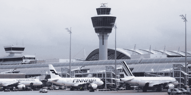 aeroport tour controle avions