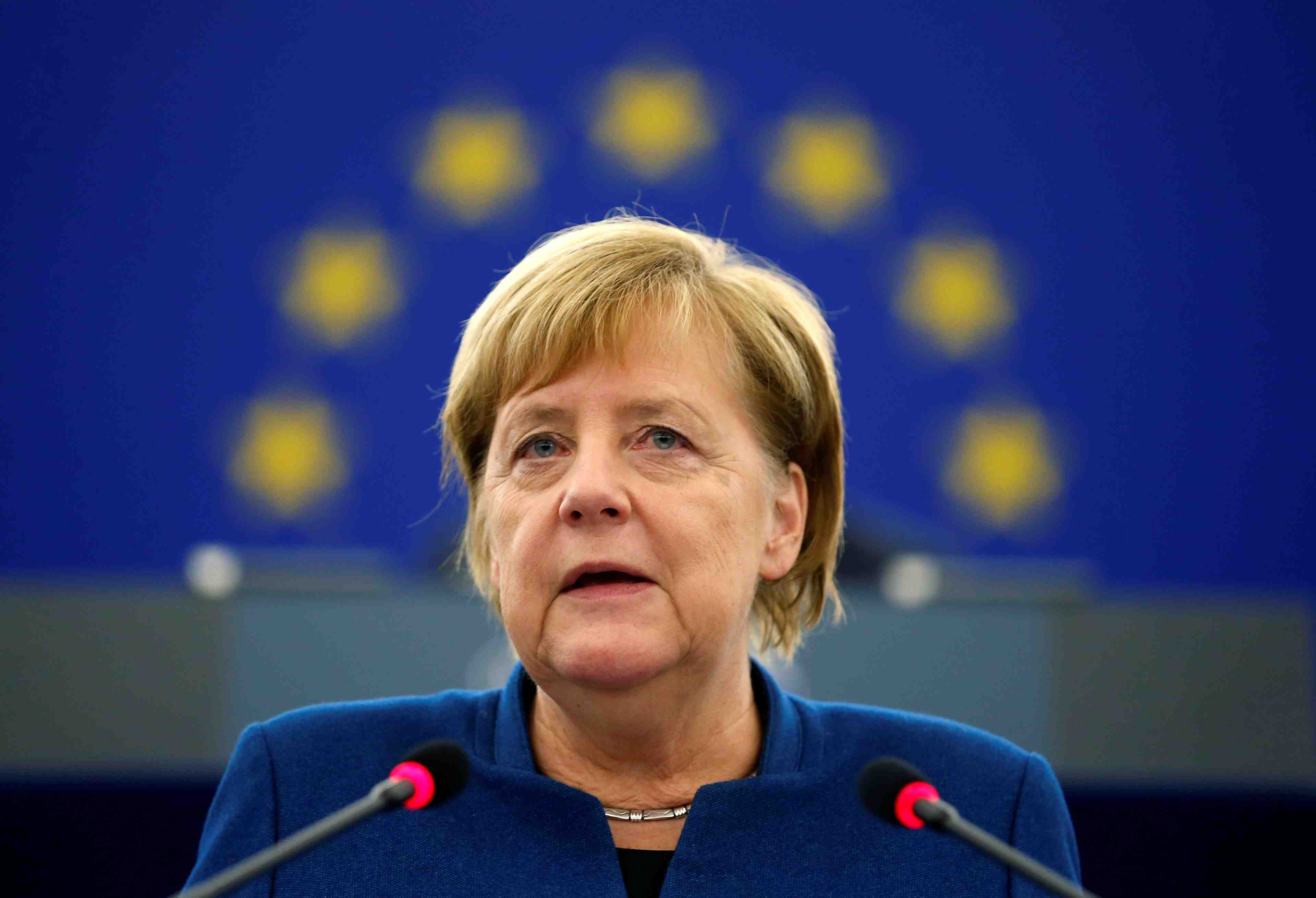 Merkel defend a son tour l'idee d'une armee europeenne