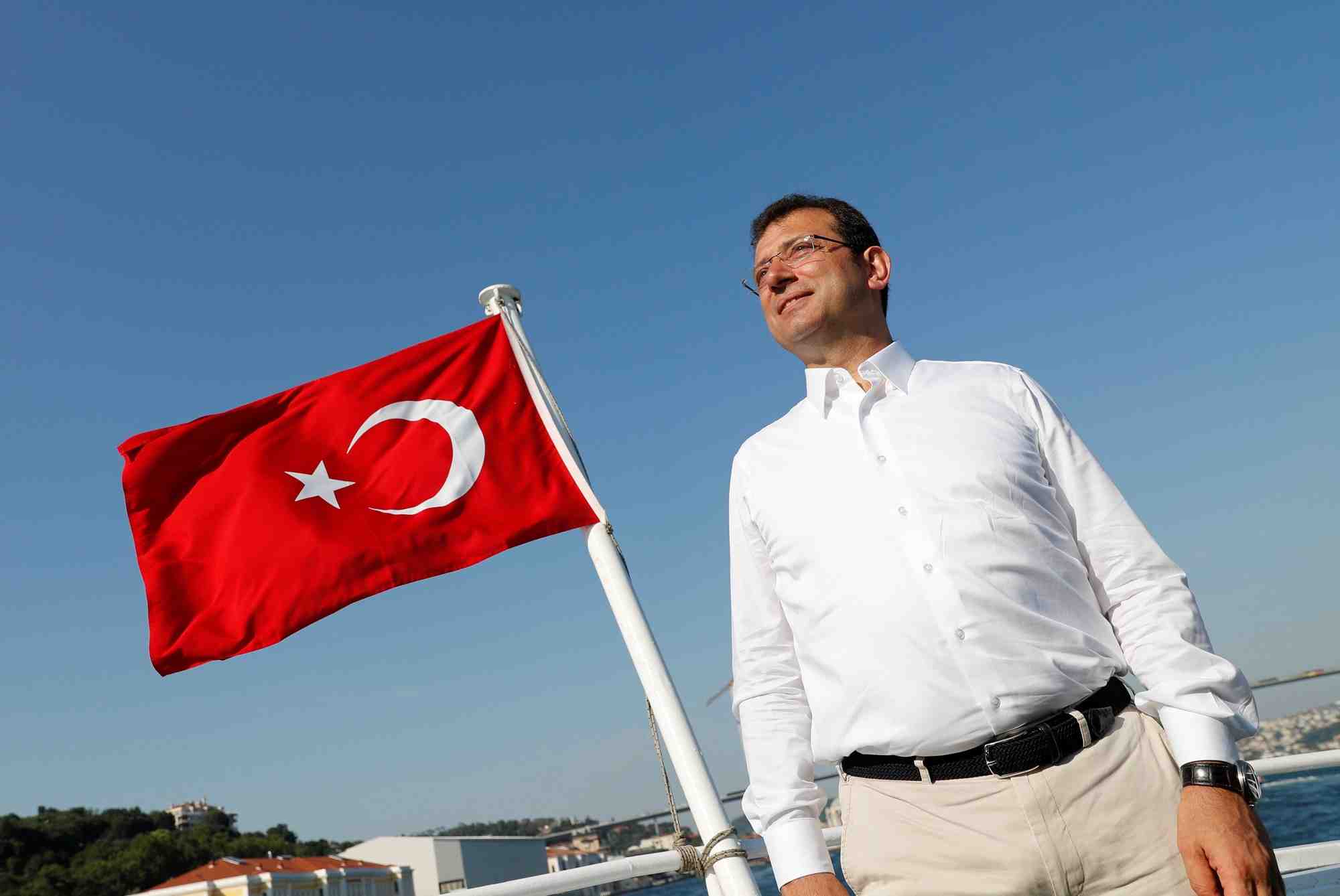 Le maire d'Istanbul devait initialement assister dimanche à son investiture en tant que candidat de son parti pour la prochaine présidentielle, prévue en 2028.