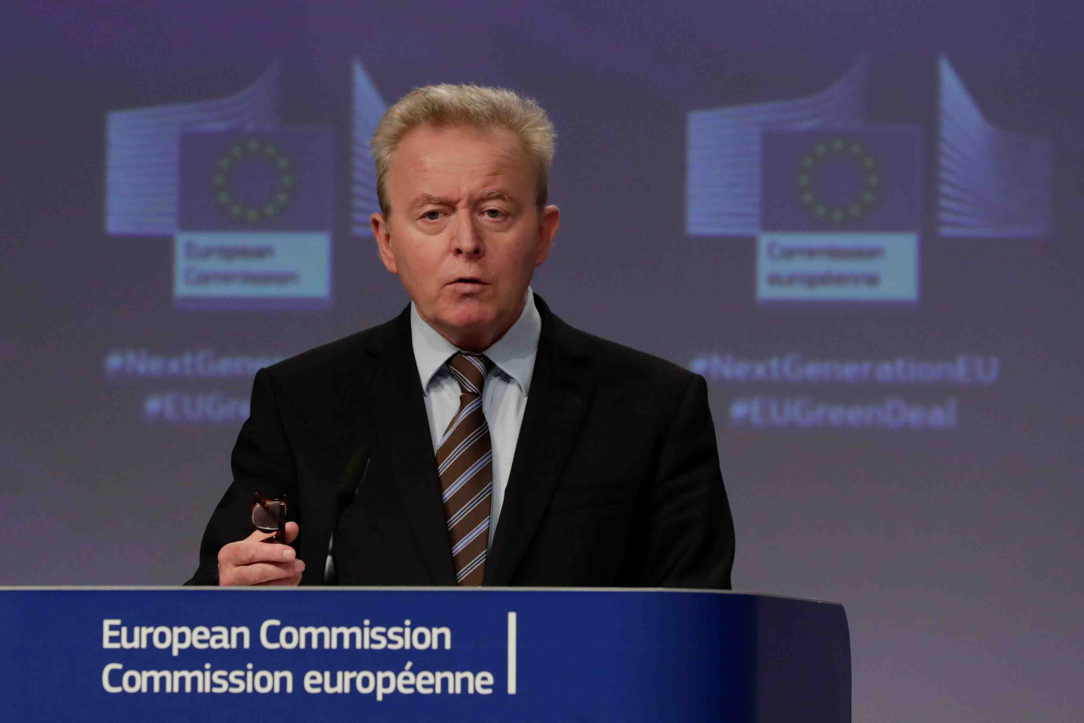 L'ue devrait cesser d'importer des produits cultives avec des pesticides prohibes, dit un commissaire