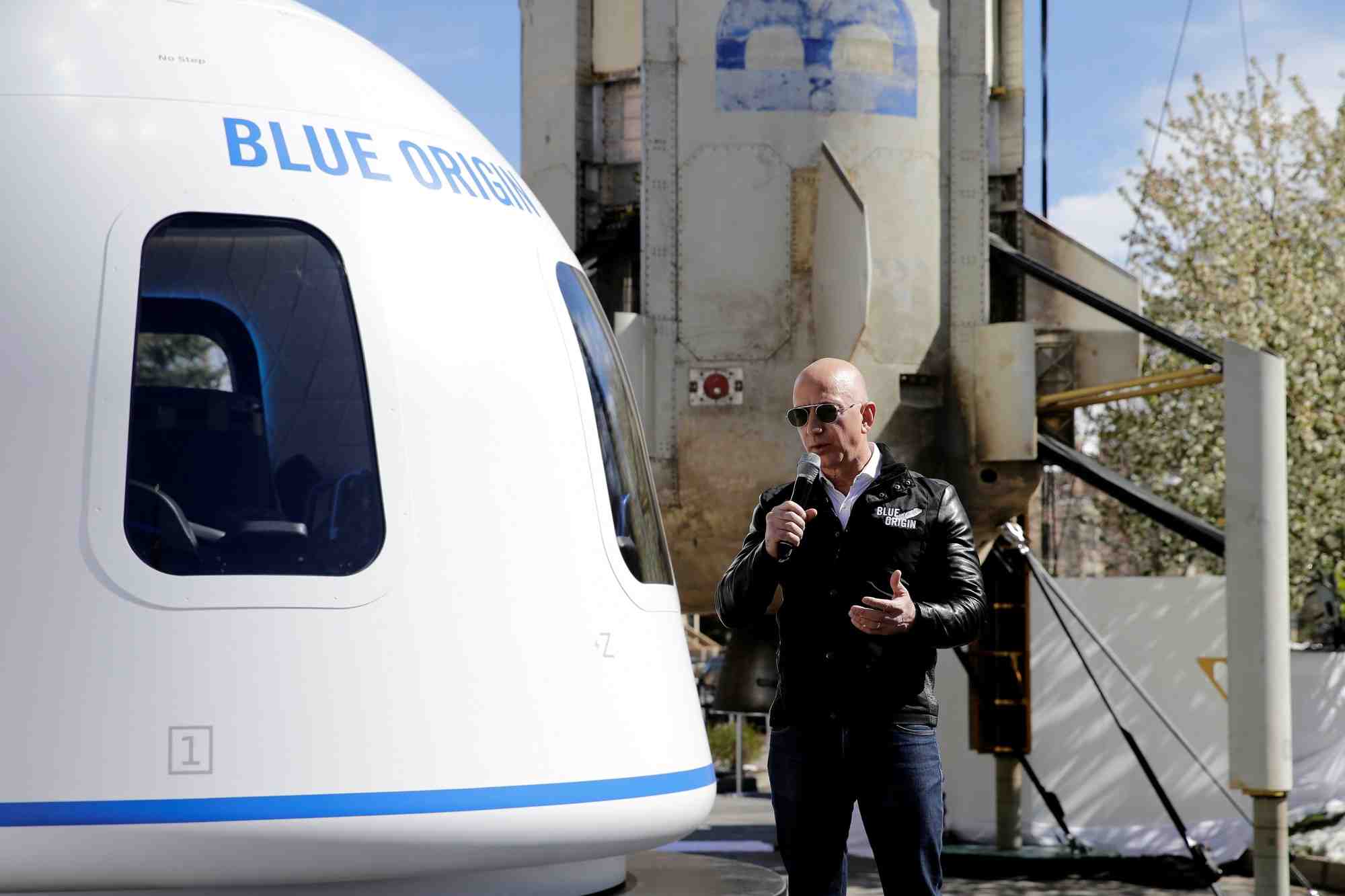 Jeff bezos va participer au premier vol spatial du projet blue origin