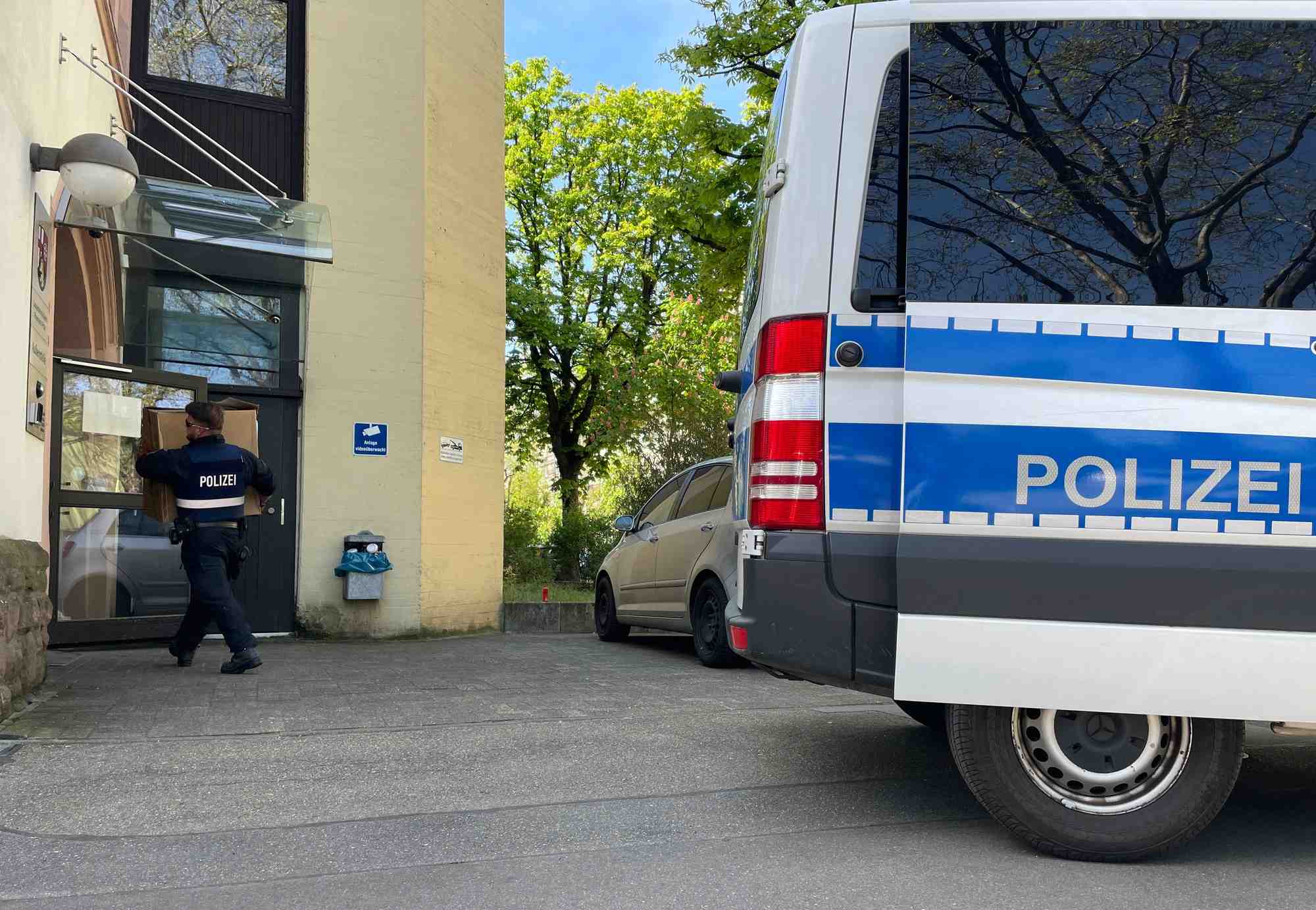 Un vehicule de police allemand devant un commissariat de mayence