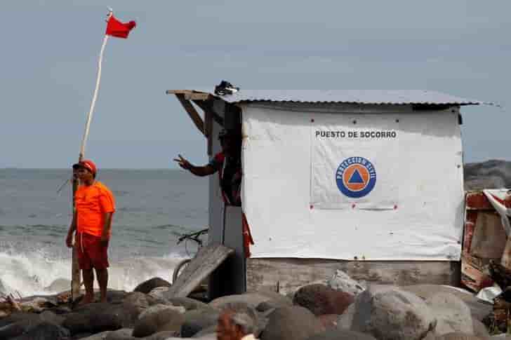 L'ouragan katia atteint le mexique, devient tempete tropicale