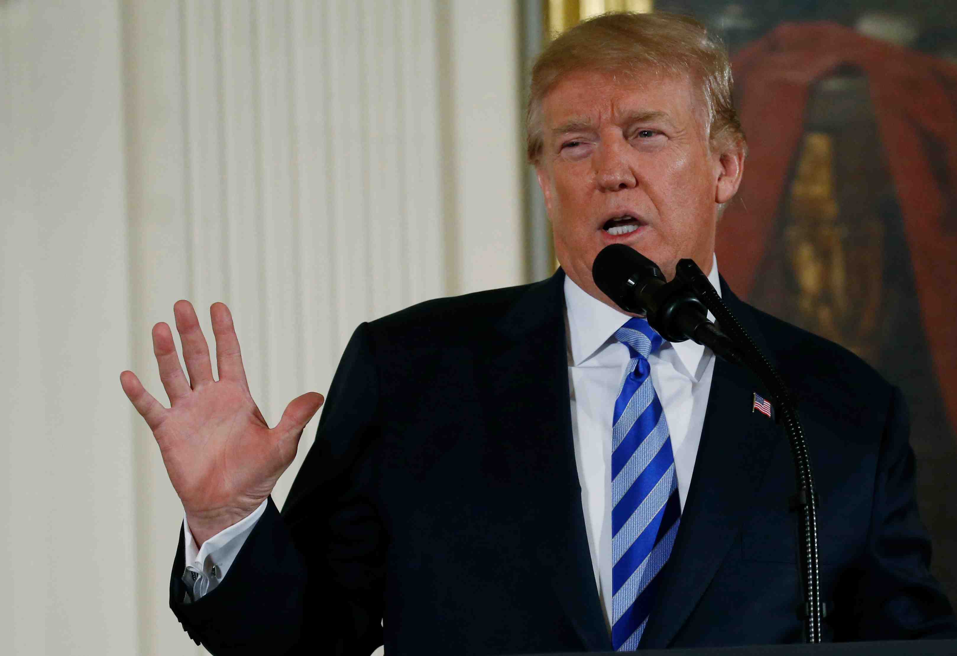 Trump amorce une inflexion sur les armes apres le massacre en floride