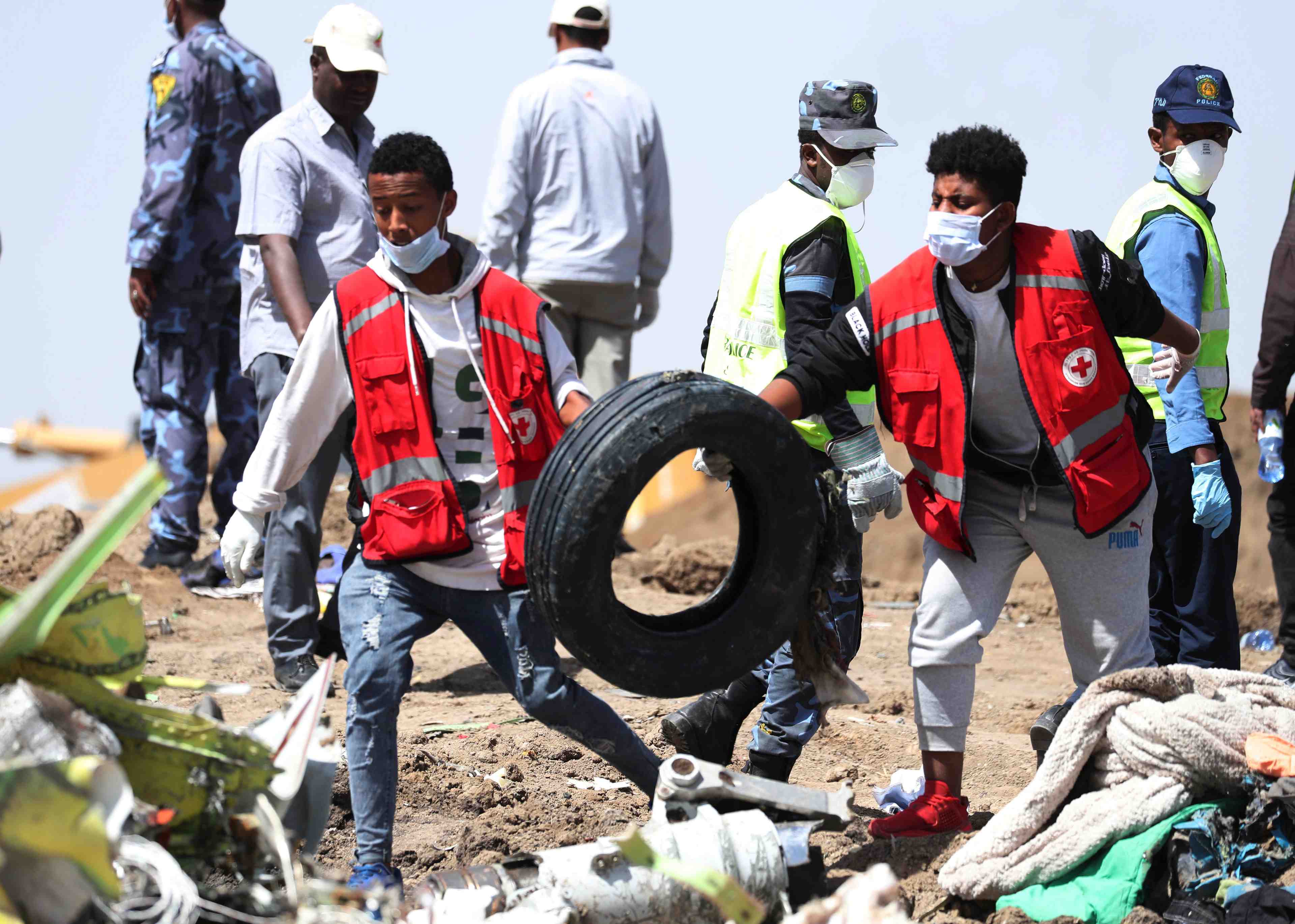 La boite noire du boeing 737 d'ethiopian airlines retrouvee