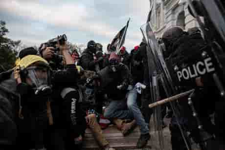 Usa: un policier du capitole meurt des suites de ses blessures