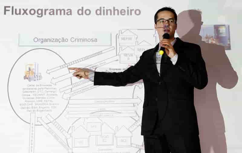 Six chefs d'entreprise inculpés dans l'affaire Petrobras
