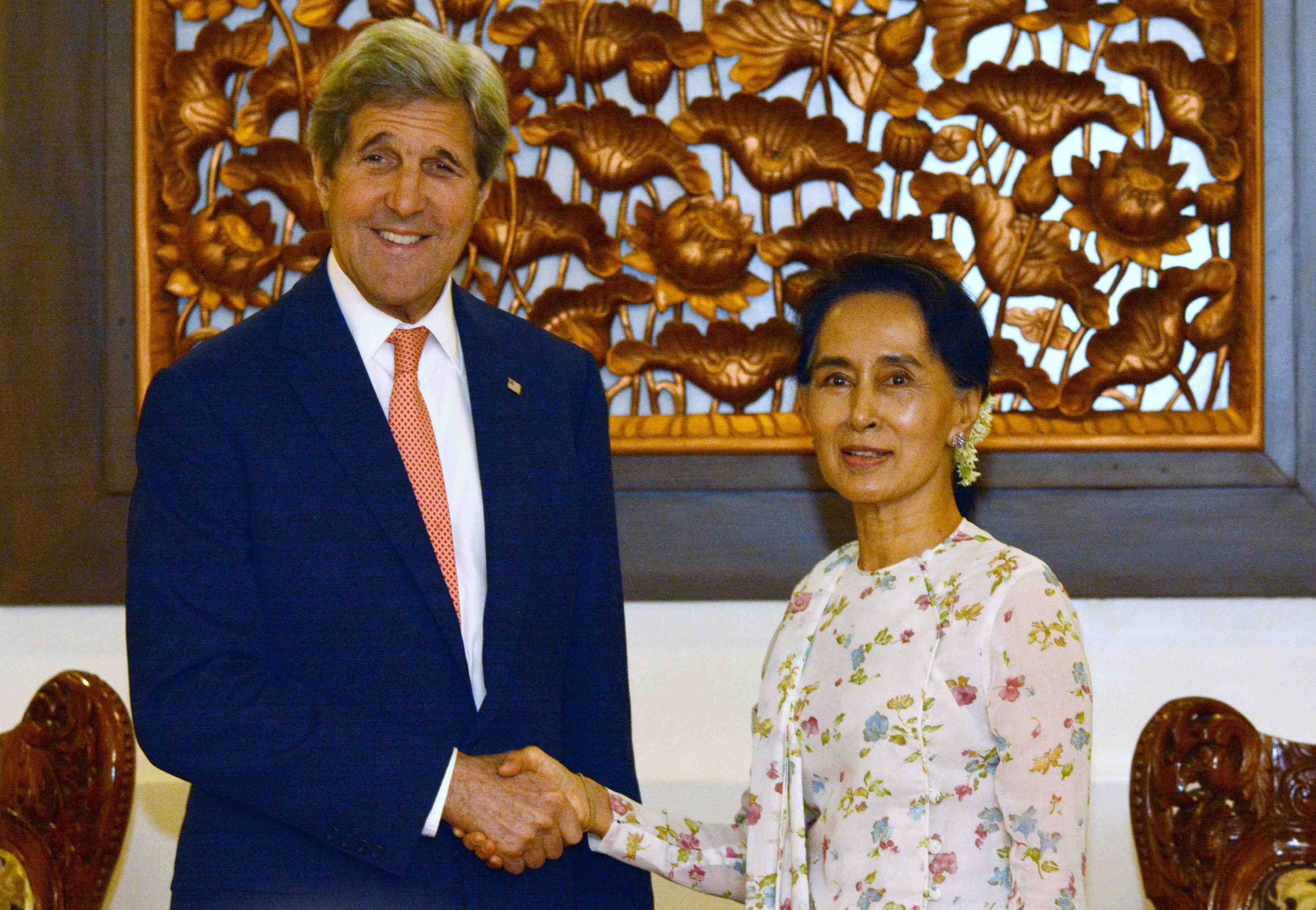 Kerry en birmanie pour encourager la transition democratique