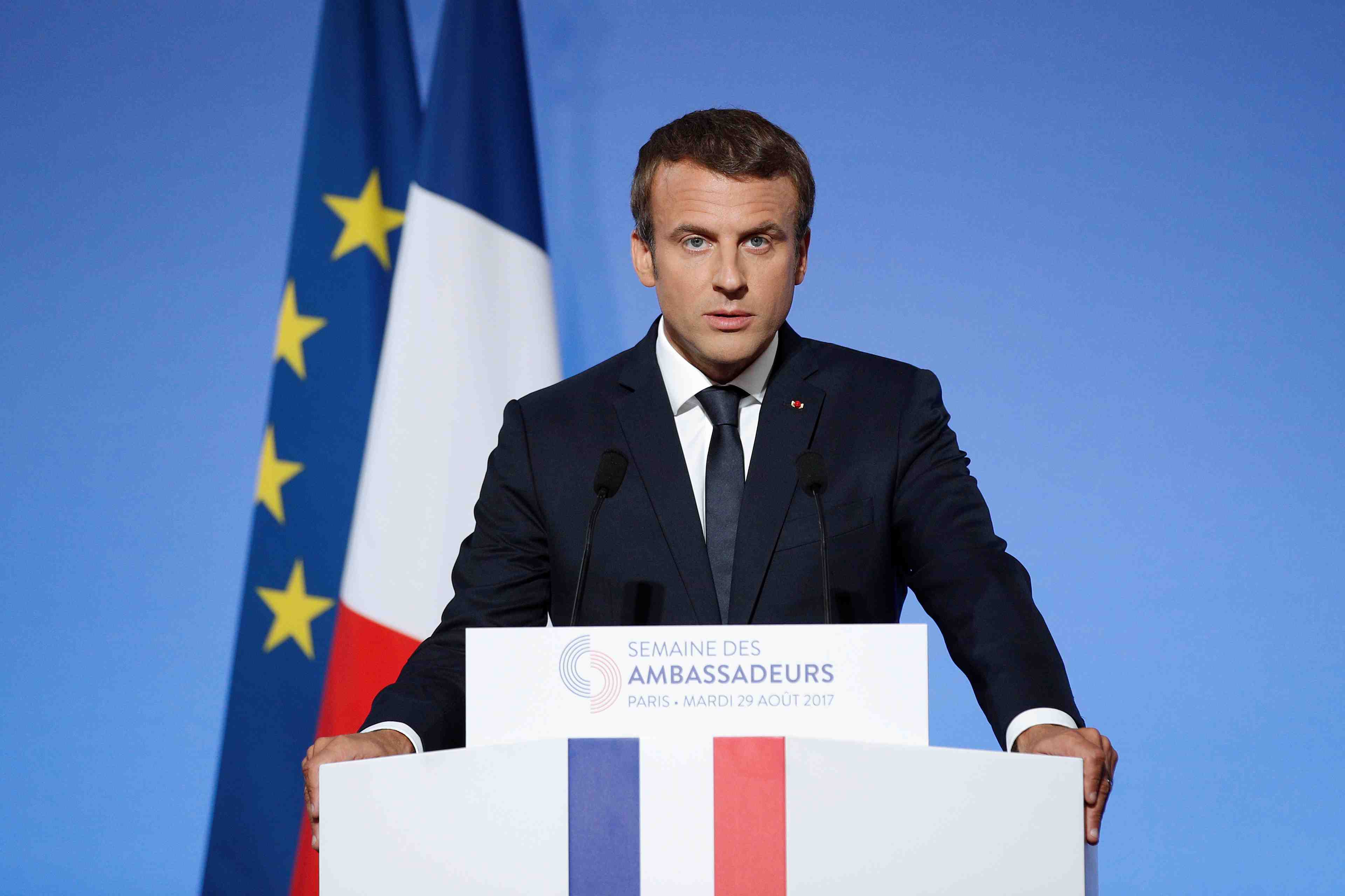 Macron va maintenir le cap malgre "l'impatience" et "le monde ancien"