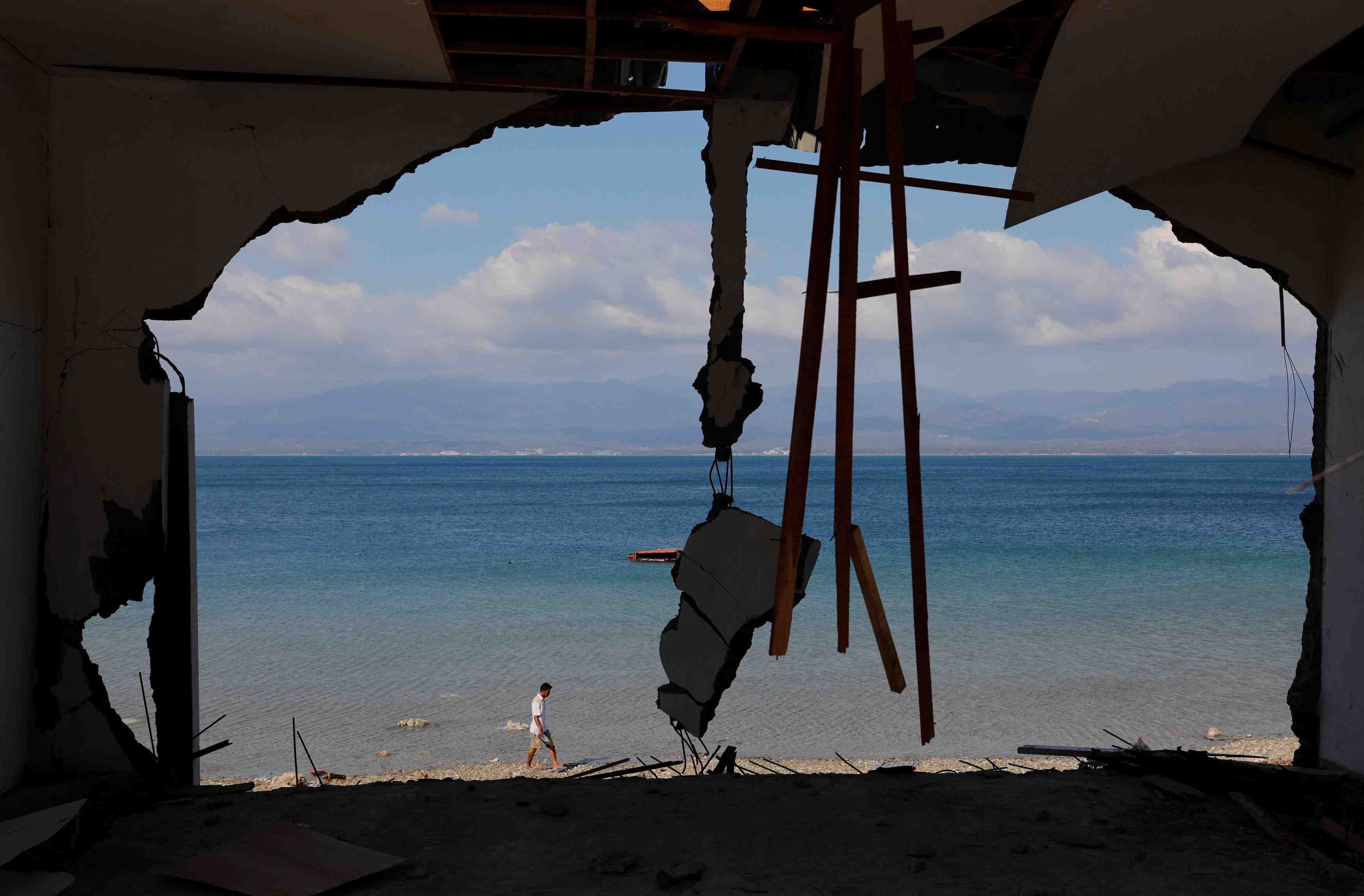 Les trois francais portes disparus a palu retrouves sains et saufs