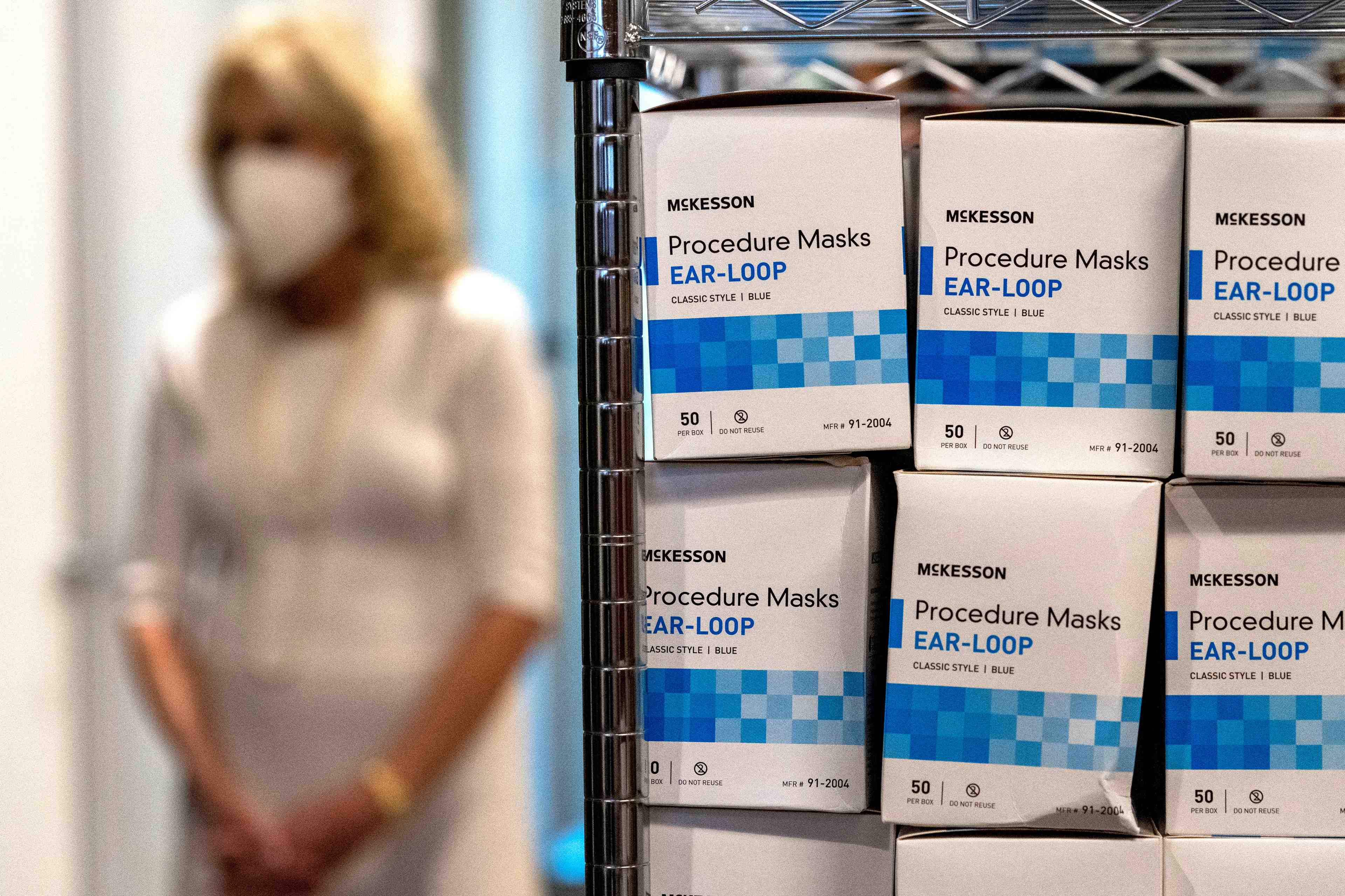 Coronavirus: les americains pourraient devoir encore porter un masque en 2022