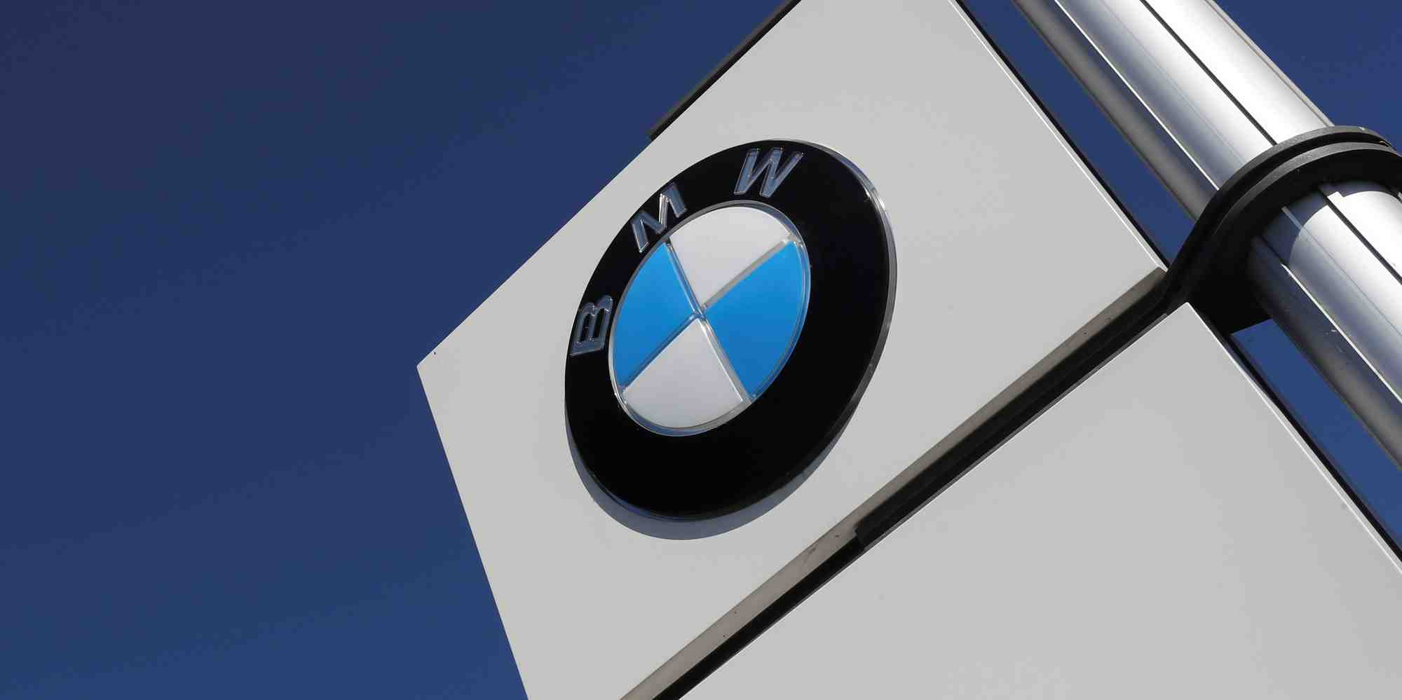 Le patron de BMW s'affiche en revanche contre l’interdiction en 2035 de vente de véhicules thermiques neufs, comme l'a prévu la Commission européenne au nom de la transition écologique.