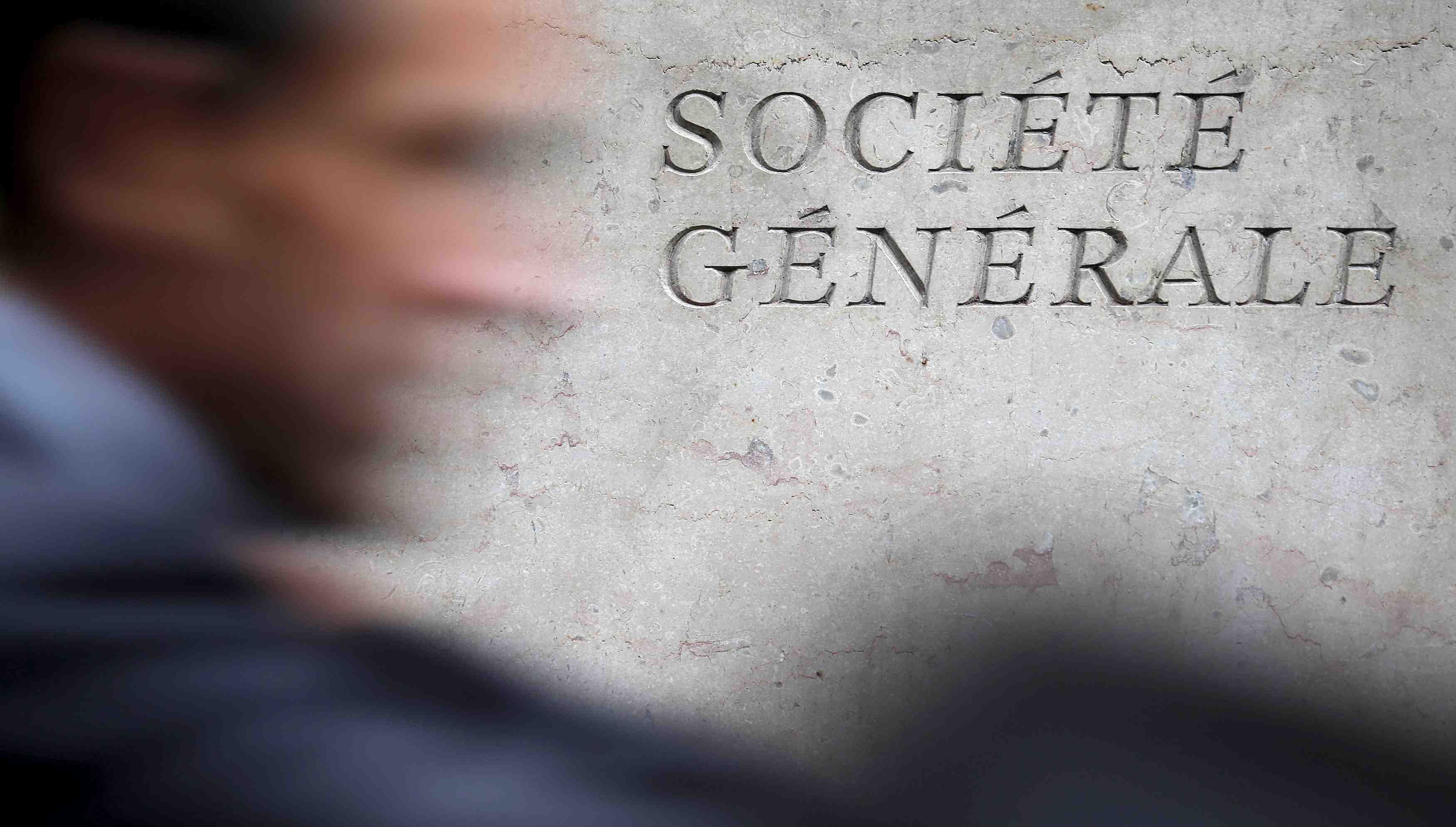Les bancaires, les services financiers et les assurances en baisse a la mi-seance de la bourse de paris