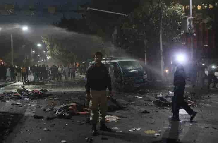 Un attentat revendique par des taliban fait 13 morts dans l'est du pakistan