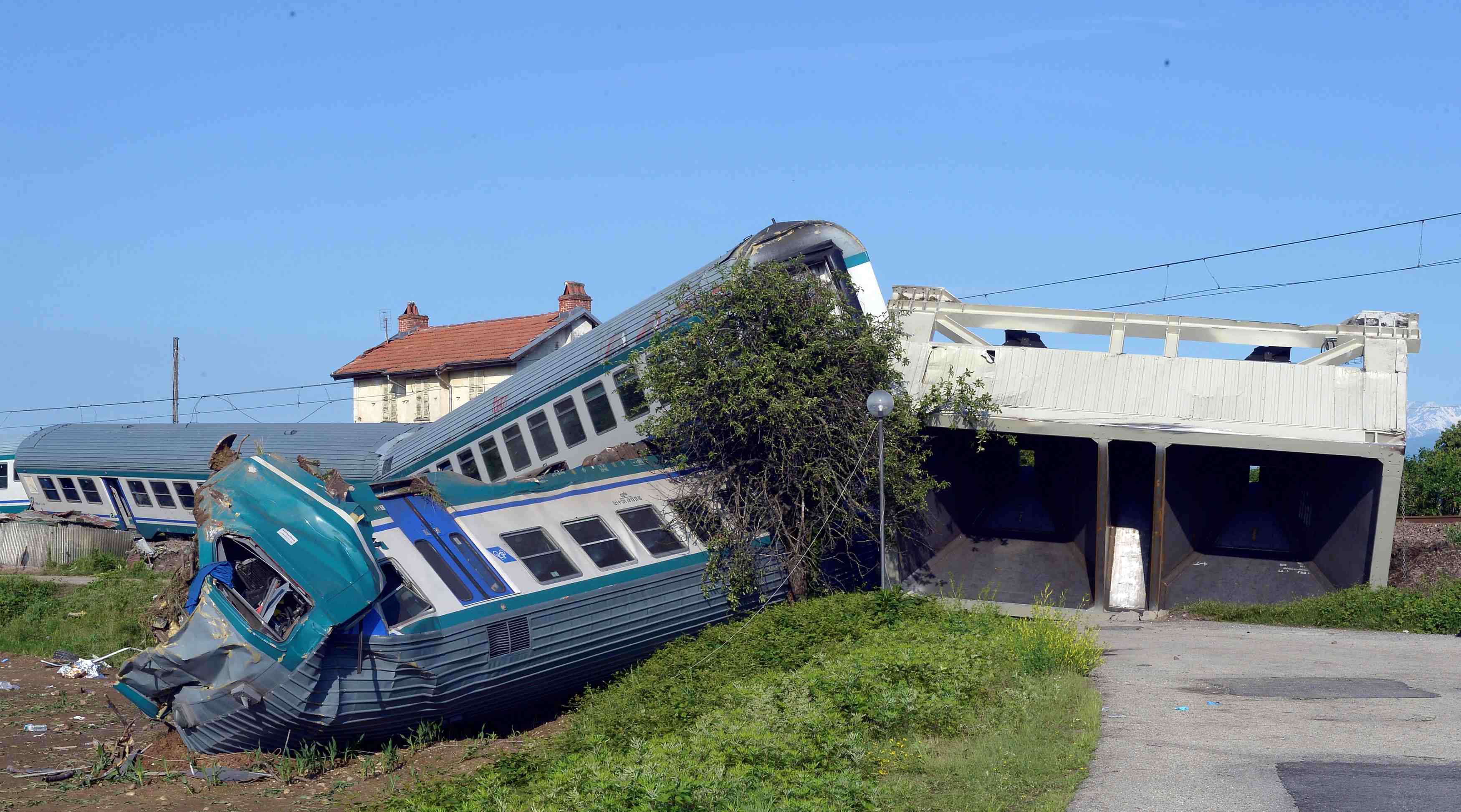 Un train percute un camion dans le nord de l'italie, deux morts