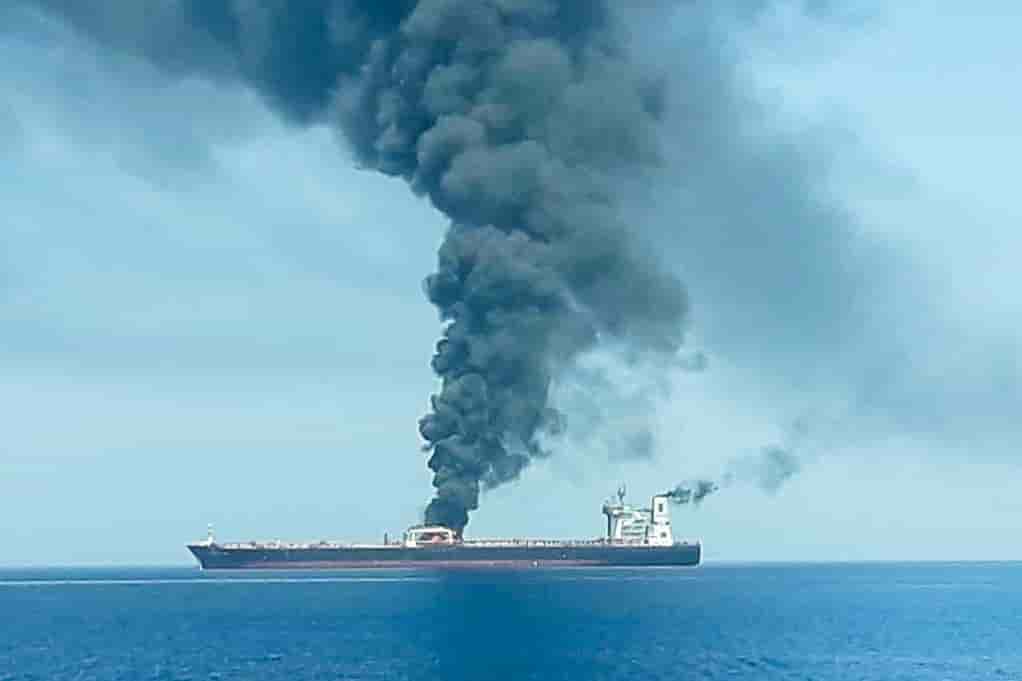 Golfe d'oman: une mine-ventouse fixee a l'un des petroliers attaques?