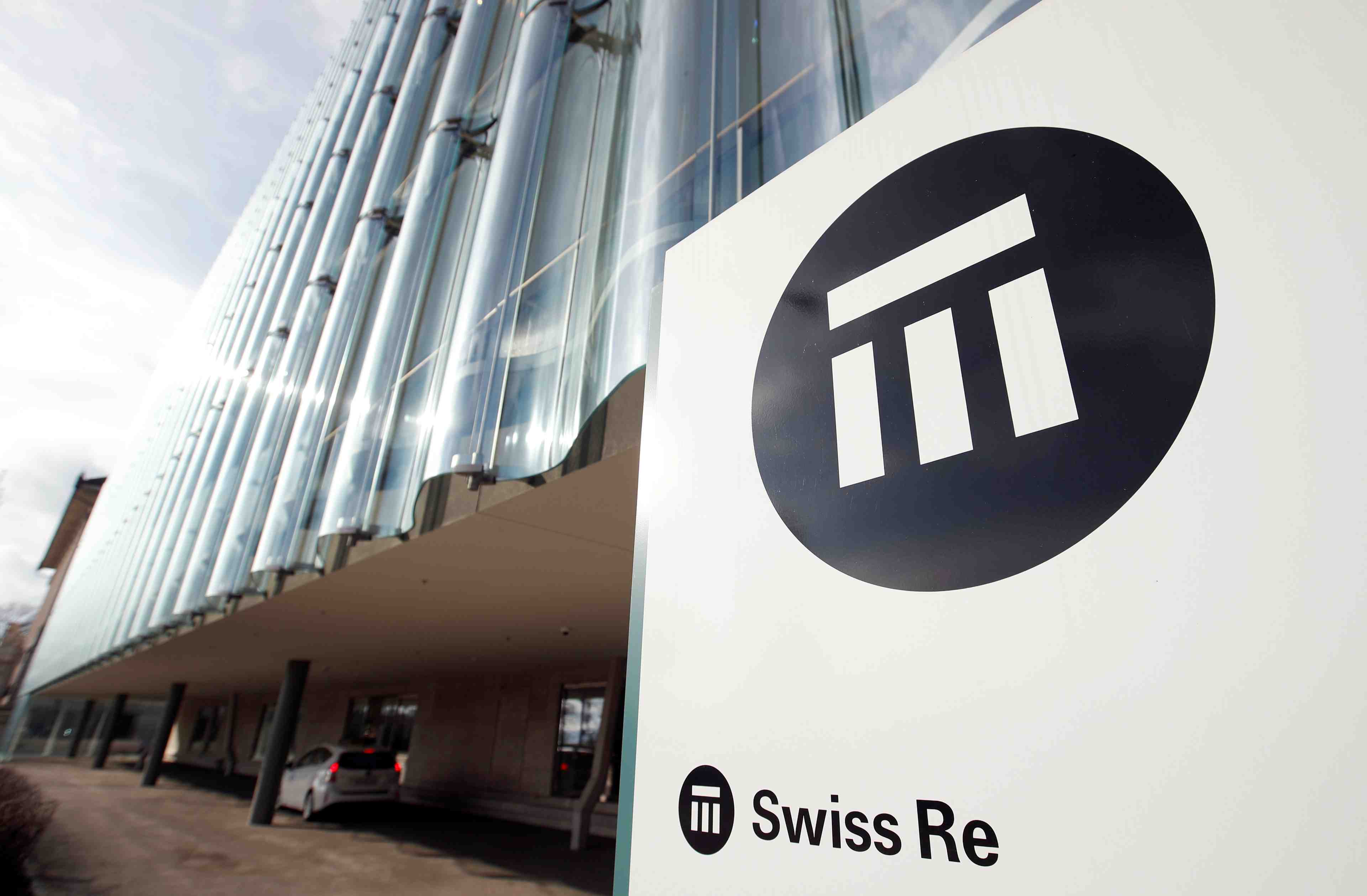 Swiss re pourrait reporter le projet d'ipo de reassure