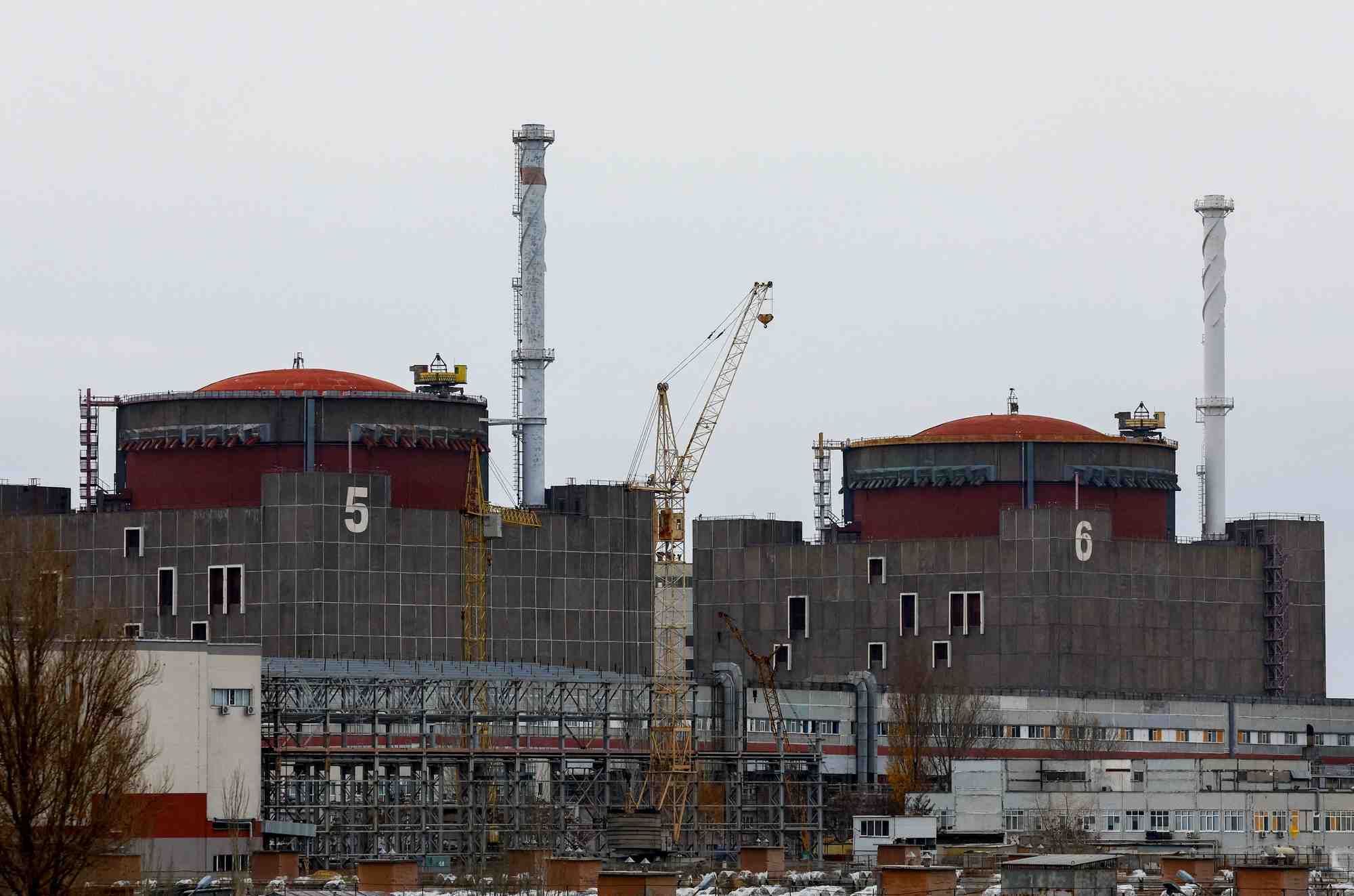 La centrale nucleaire de zaporizhzhia pres d'enerhodar, en ukraine