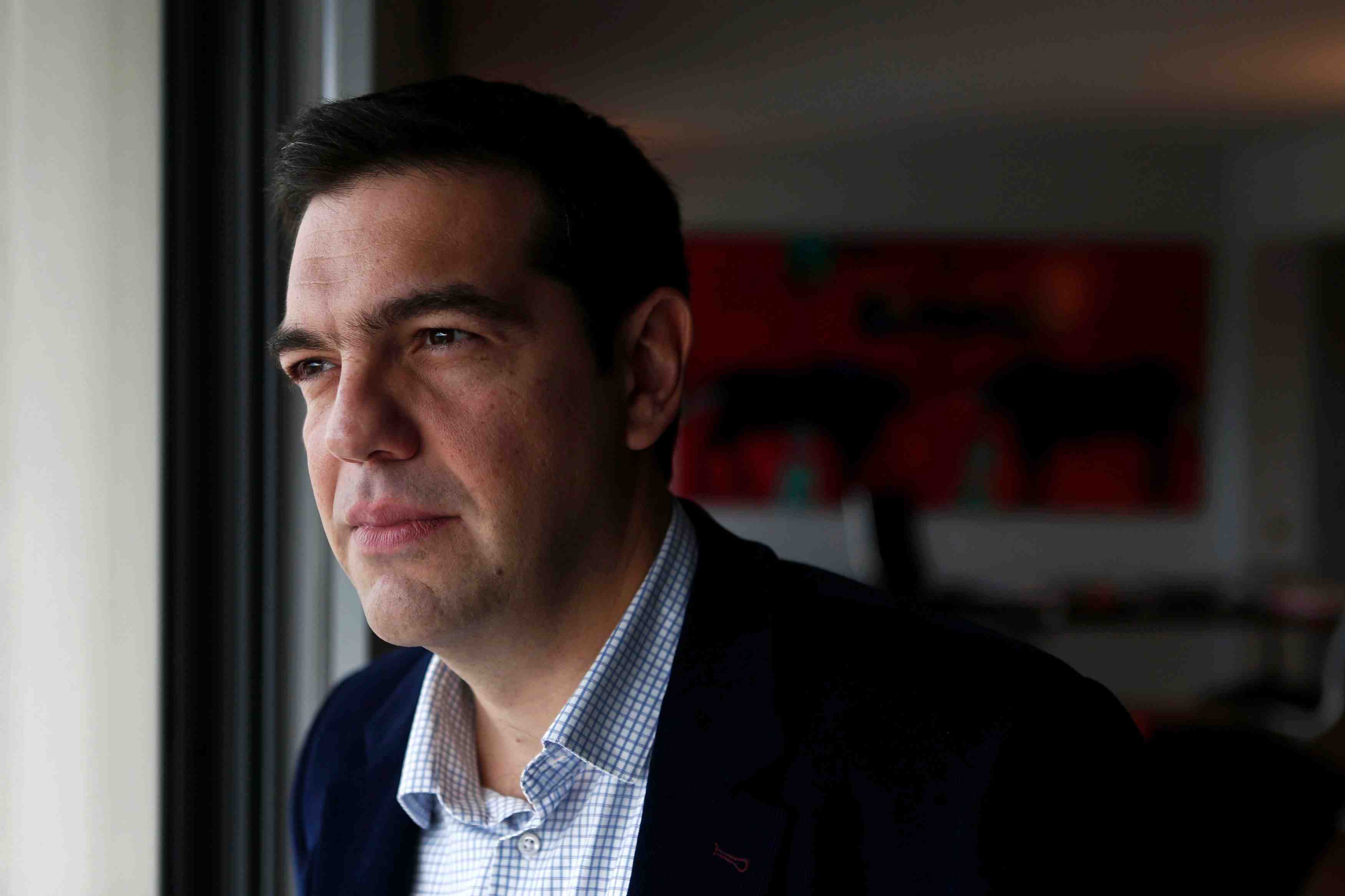 Syriza reste en tete des sondages en grece