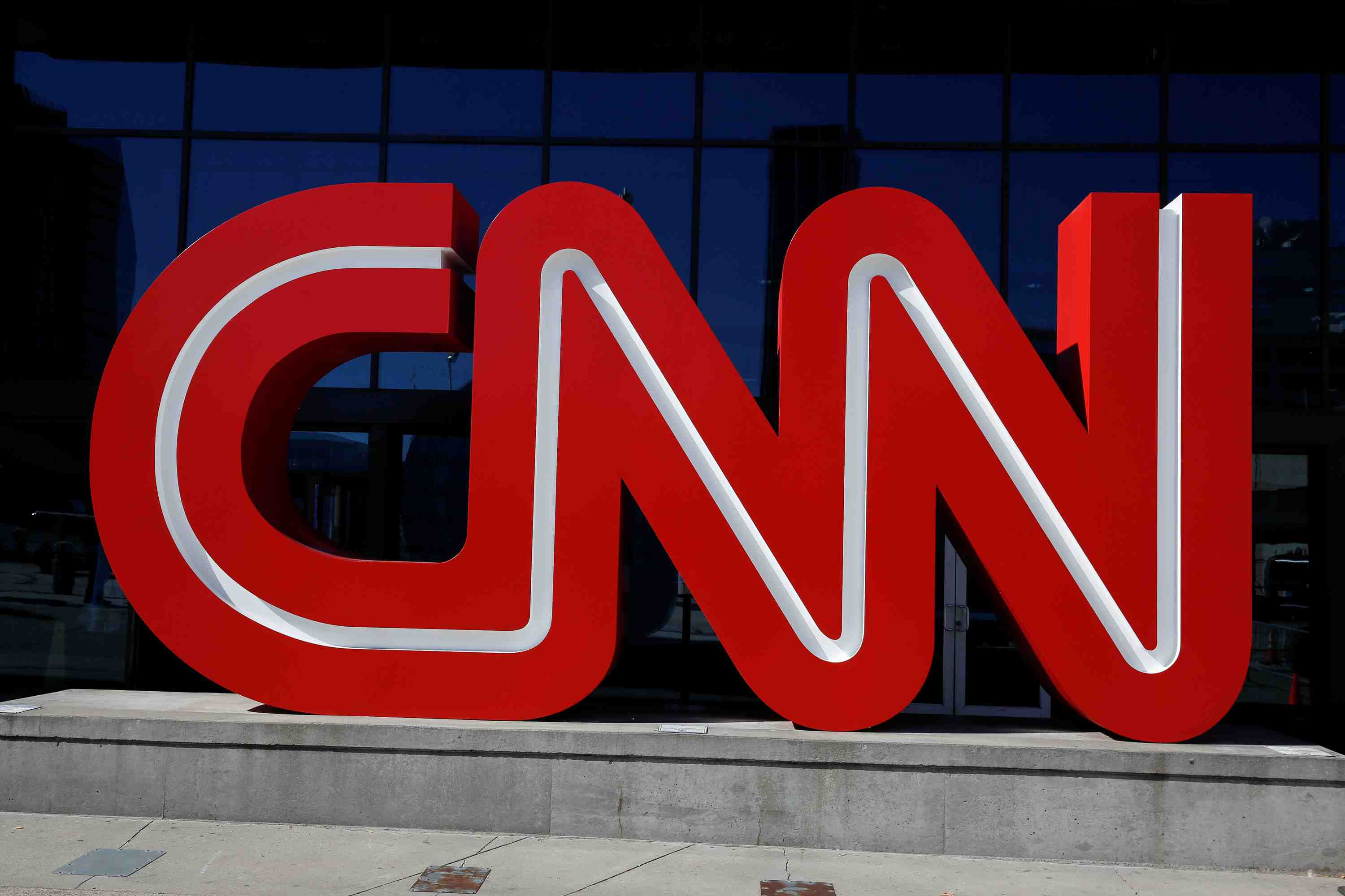 Cnn assigne la maison blanche en justice