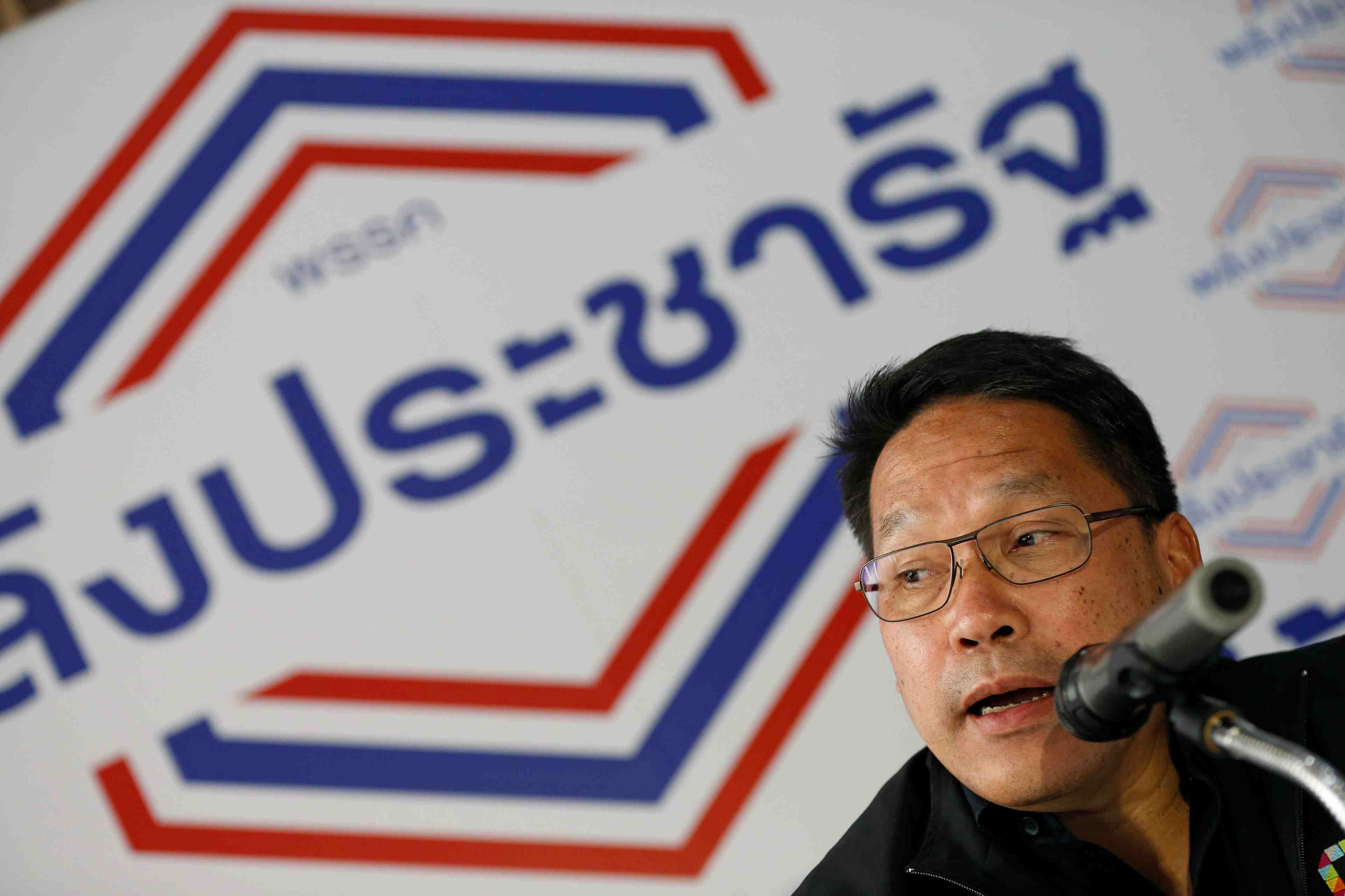 Thailande: le parti des militaires en tete du vote populaire