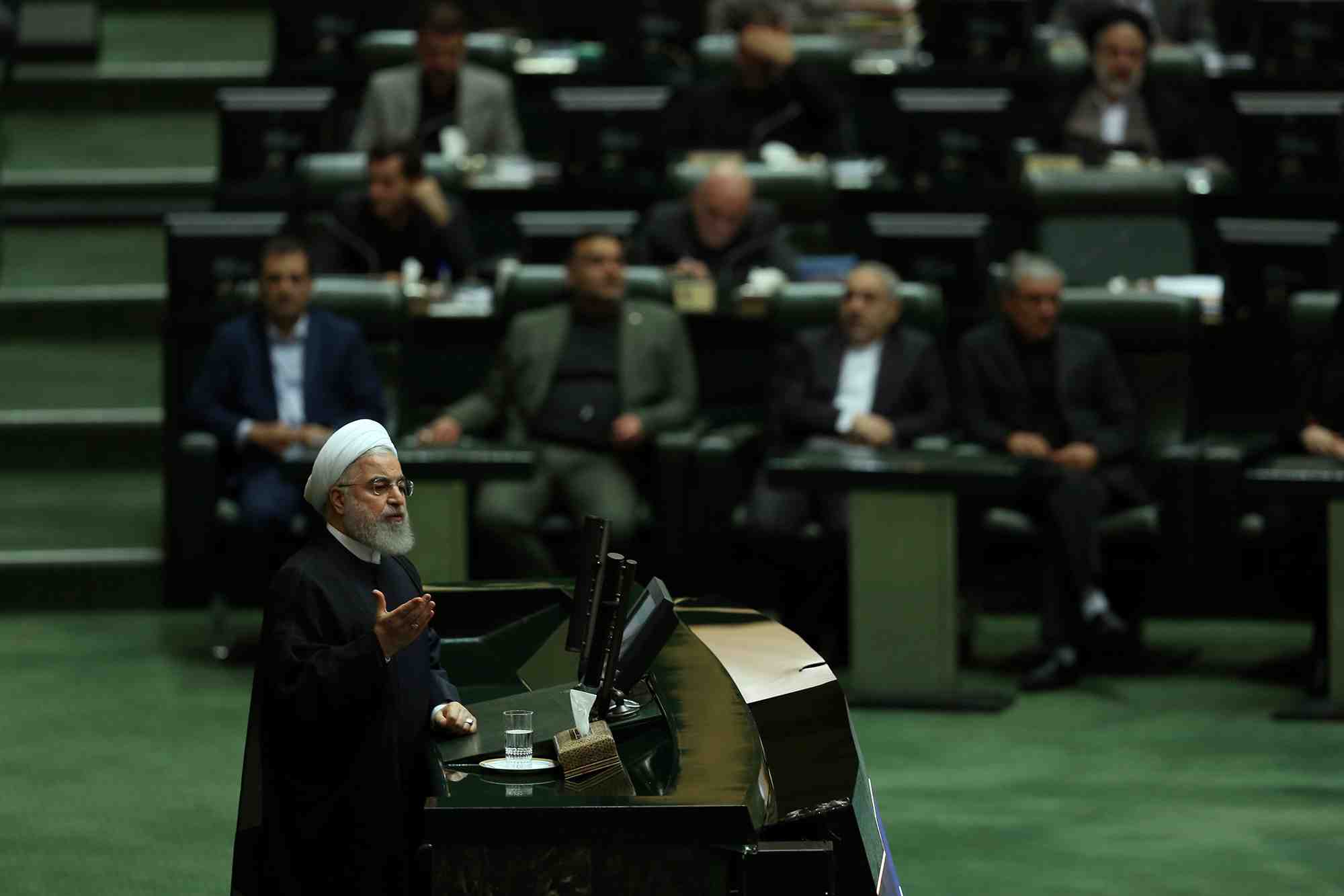 La mise en route des centrifugeuses avancées devrait accélérer la production d'uranium enrichi par l'Iran et augmenter les stocks du pays, qui depuis juillet dépassent la limite fixée par cet accord (300 kg) conclu entre l'Iran et le groupe 5+1 (Chine, Etats-Unis, France, Grande-Bretagne, Russie et Allemagne)